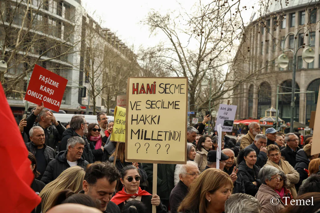Berlin’de On Binler Özgür Türkiye İçin Yürüdü