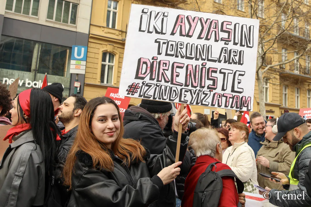 Berlin’de On Binler Özgür Türkiye İçin Yürüdü