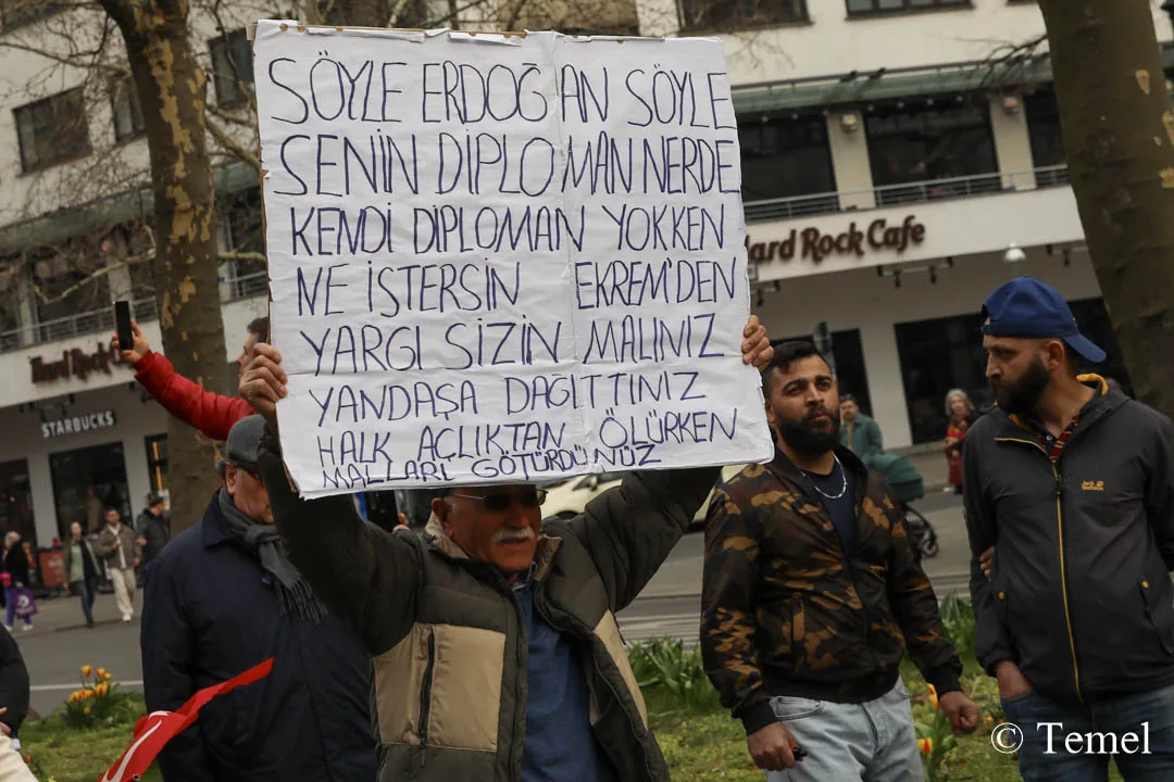Berlin’de On Binler Özgür Türkiye İçin Yürüdü
