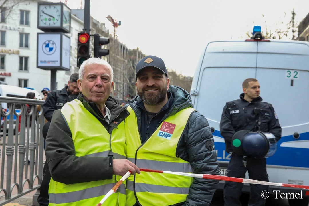 Berlin’de On Binler Özgür Türkiye İçin Yürüdü
