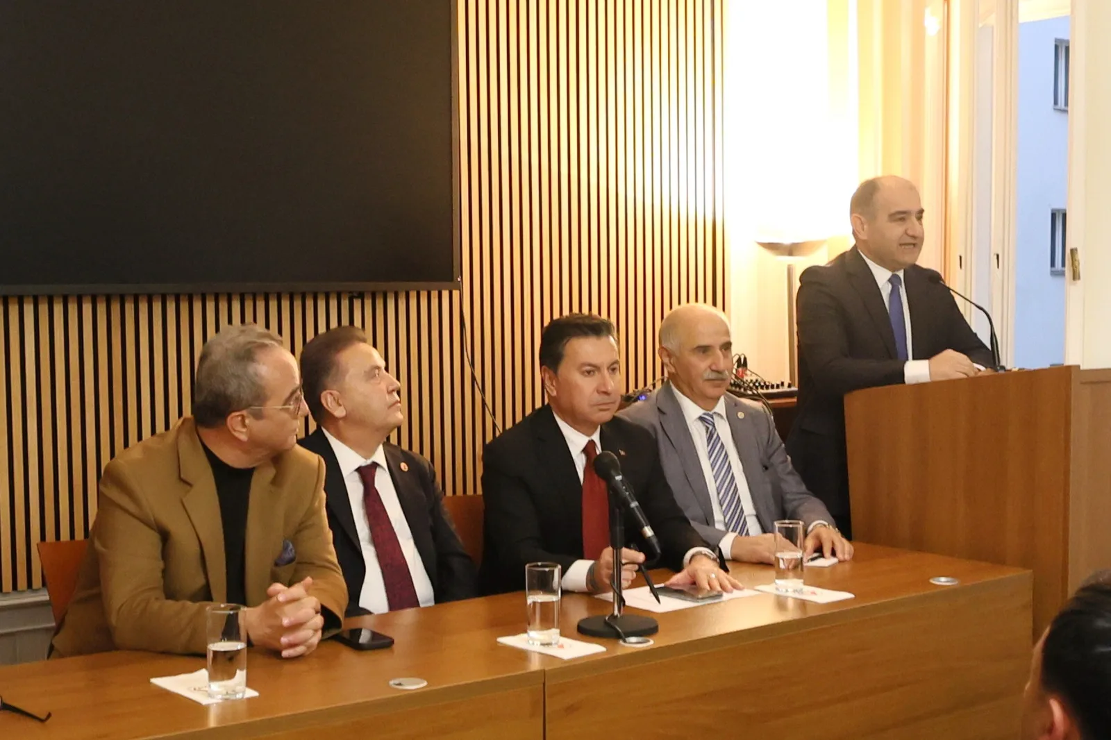 TDU, Berlin’de Türkiye’den Üst Düzey Heyeti Ağırladı