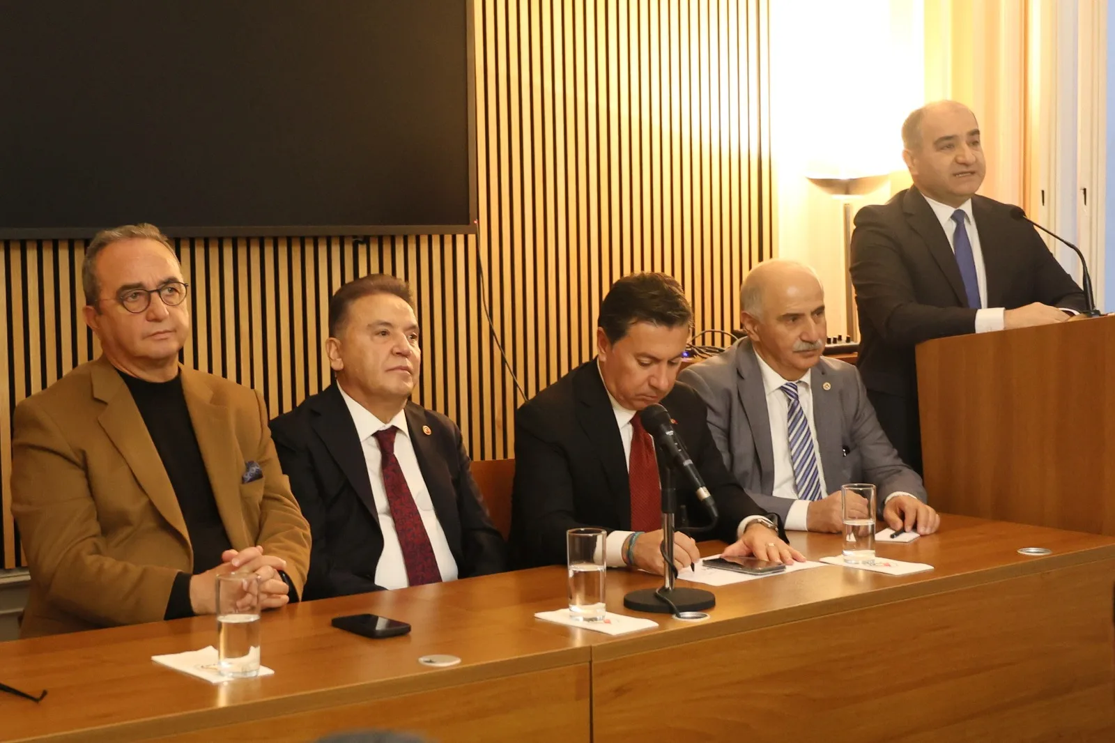 TDU, Berlin’de Türkiye’den Üst Düzey Heyeti Ağırladı
