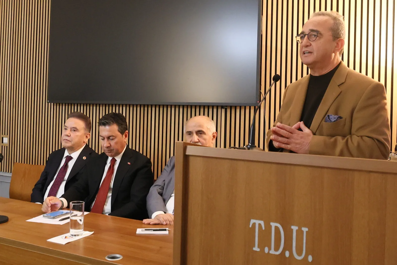TDU, Berlin’de Türkiye’den Üst Düzey Heyeti Ağırladı