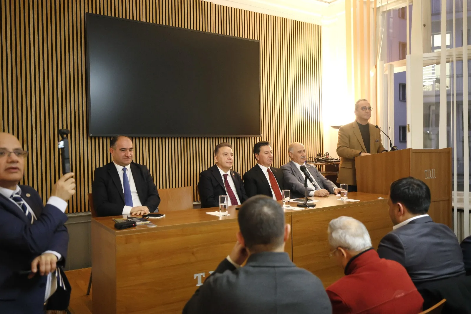 TDU, Berlin’de Türkiye’den Üst Düzey Heyeti Ağırladı