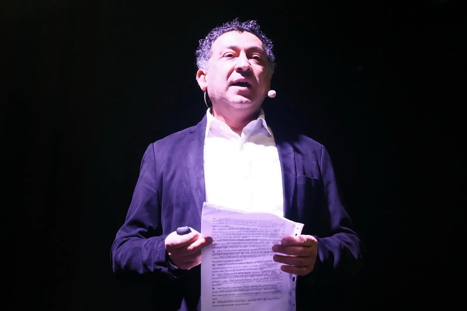 Berlin’de Türk Halk Oyunları Şöleni: “7’den 70’e El Ele” Gecesi Büyük İlgi Gördü!