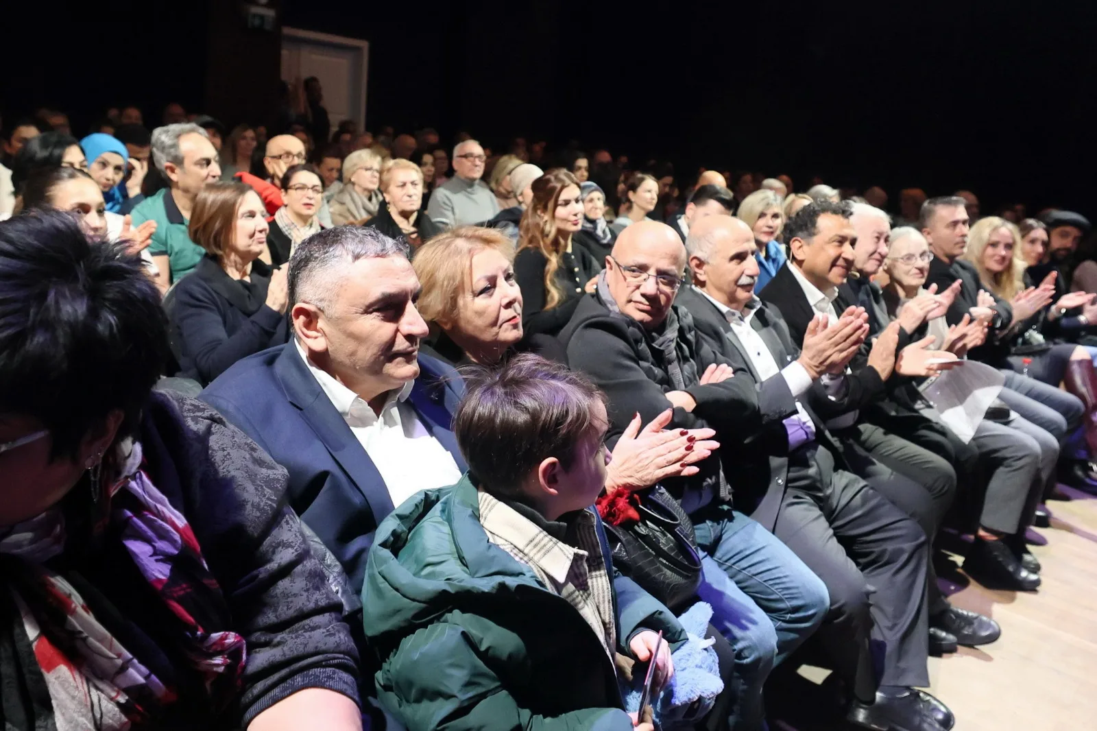 Berlin’de Türk Halk Oyunları Şöleni: “7’den 70’e El Ele” Gecesi Büyük İlgi Gördü!