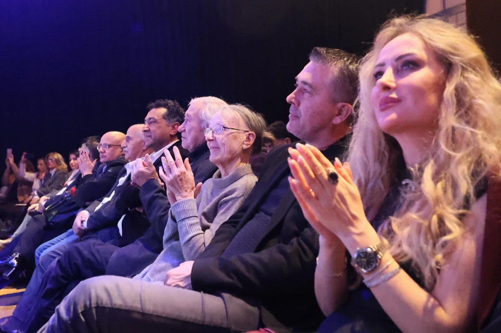 Berlin’de Türk Halk Oyunları Şöleni: “7’den 70’e El Ele” Gecesi Büyük İlgi Gördü!