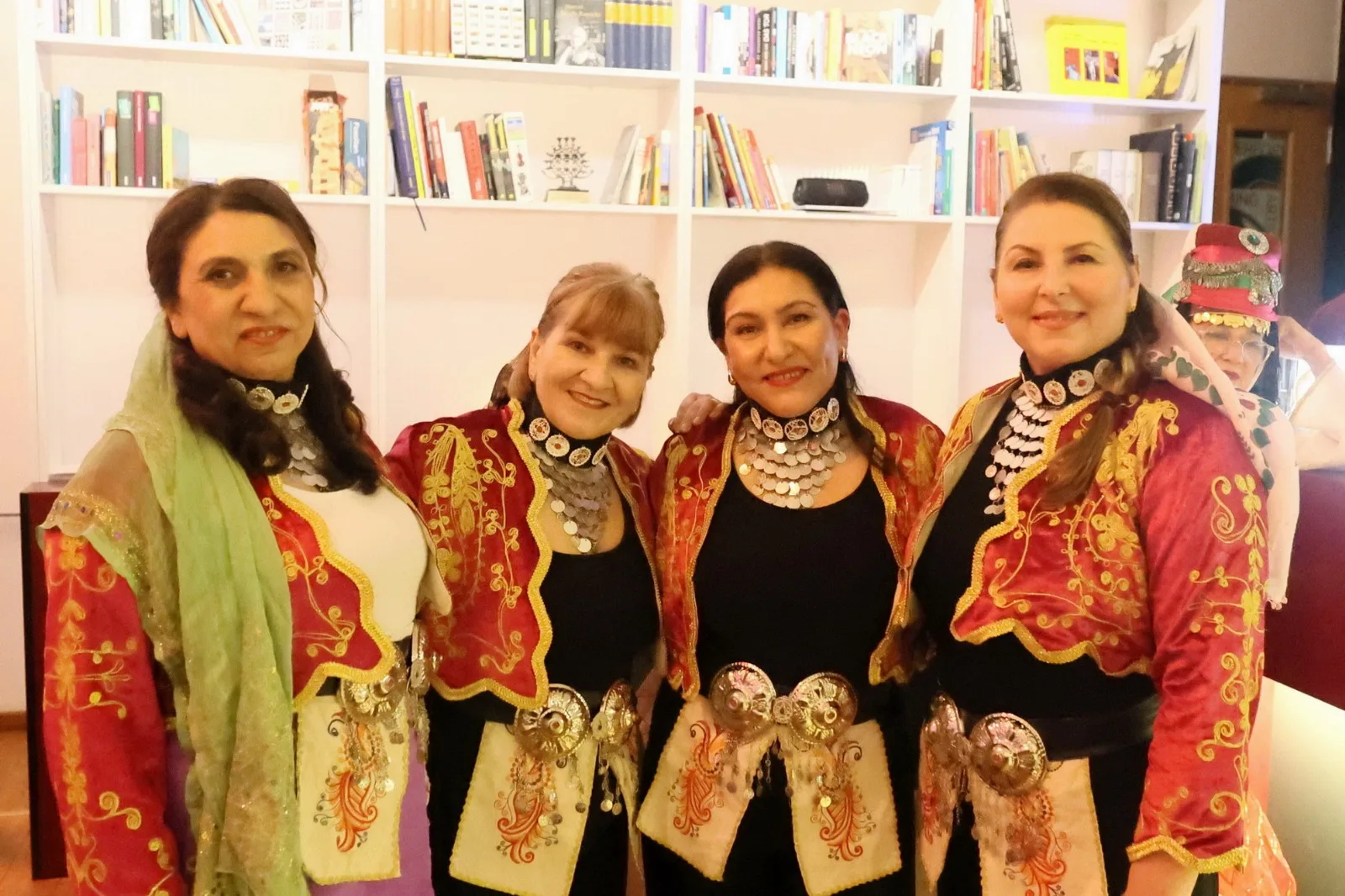 Berlin’de Türk Halk Oyunları Şöleni: “7’den 70’e El Ele” Gecesi Büyük İlgi Gördü!