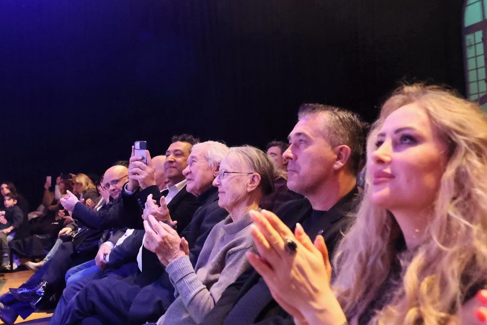 Berlin’de Türk Halk Oyunları Şöleni: “7’den 70’e El Ele” Gecesi Büyük İlgi Gördü!