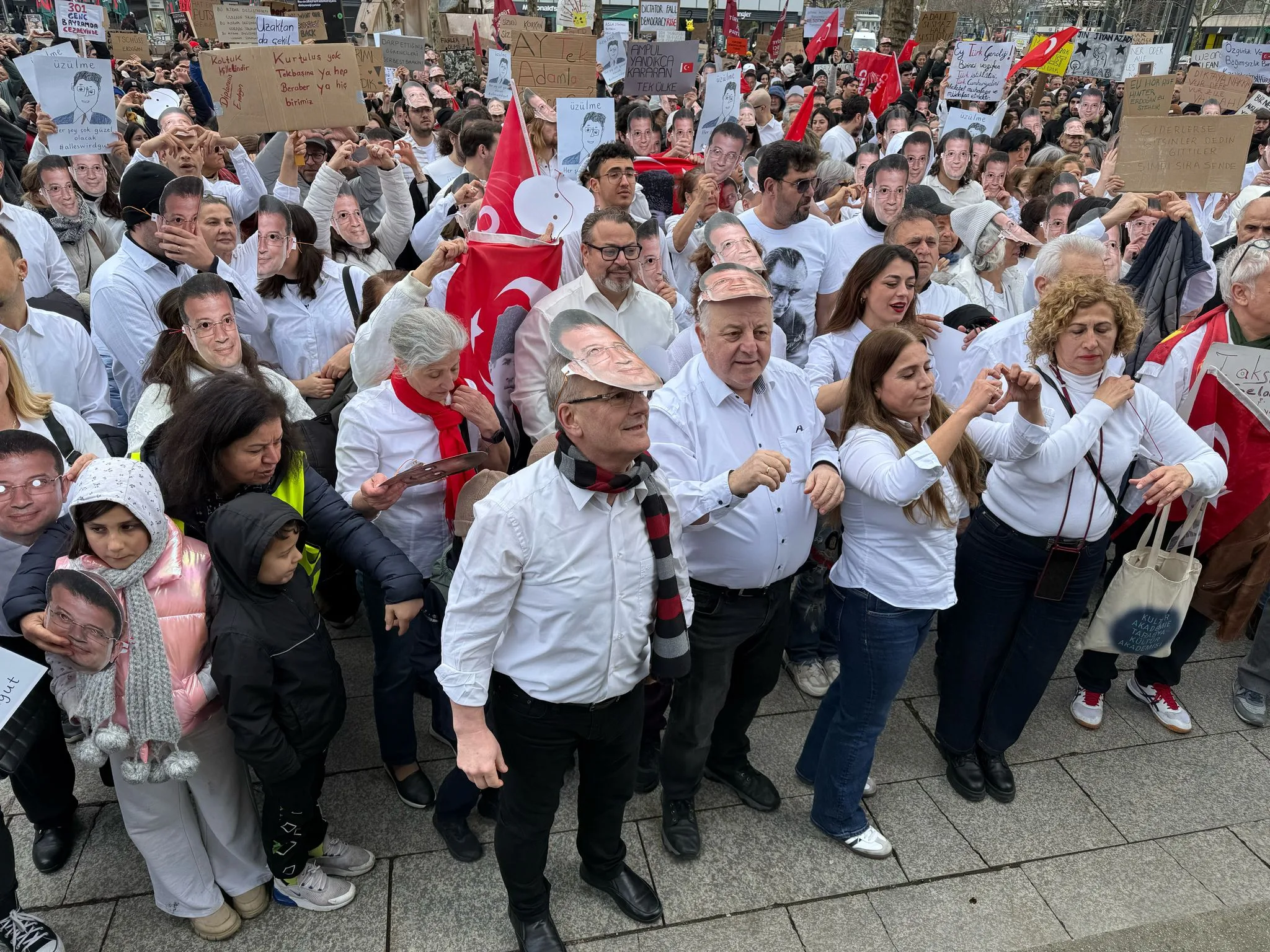Berlin’de ‘Özgür Türkiye’ Mitingi Düzenlendi