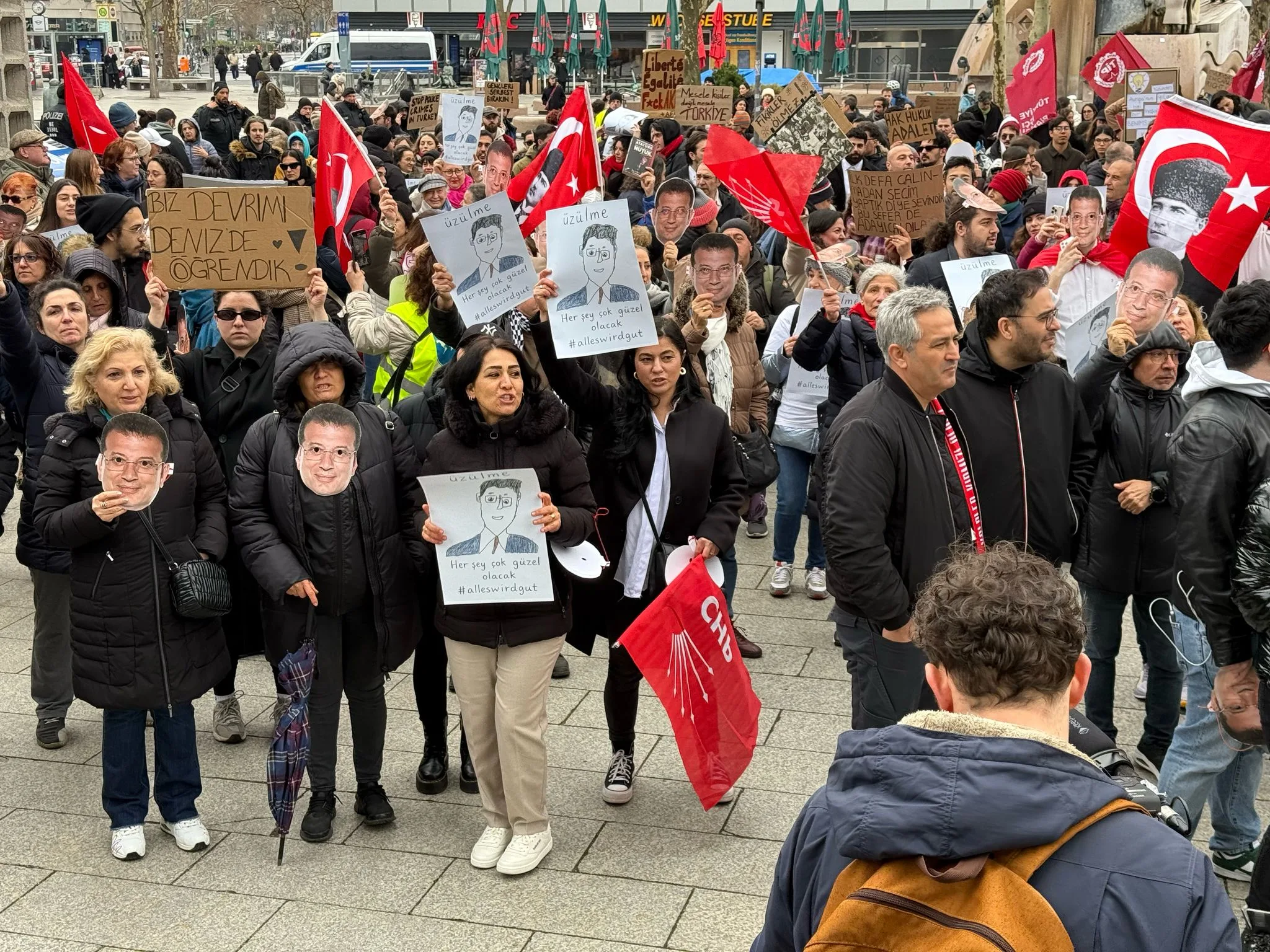 Berlin’de ‘Özgür Türkiye’ Mitingi Düzenlendi