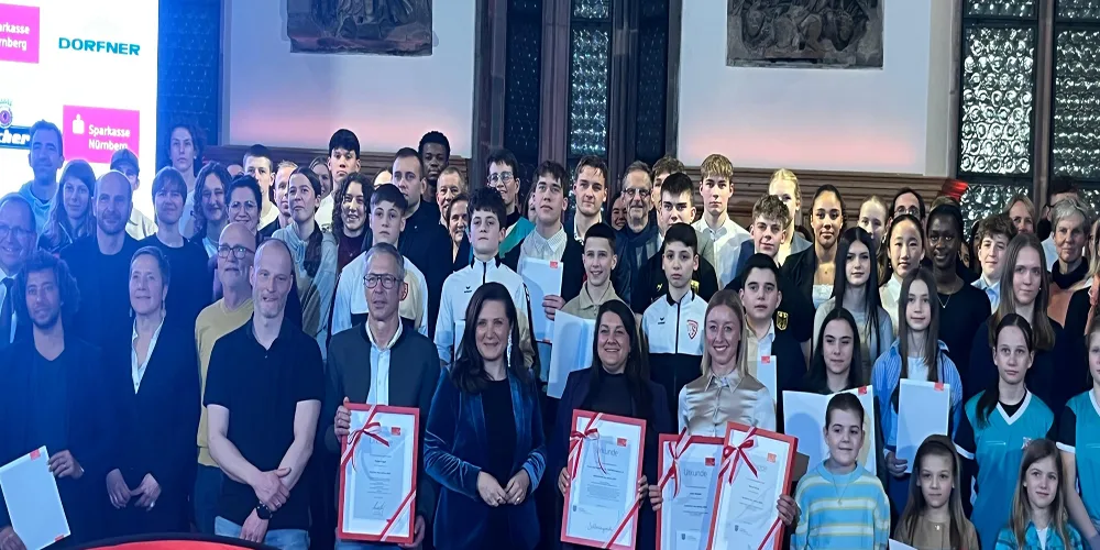 Nürnberg Belediyesinden Tekvando Özer’e Onur Ödülü