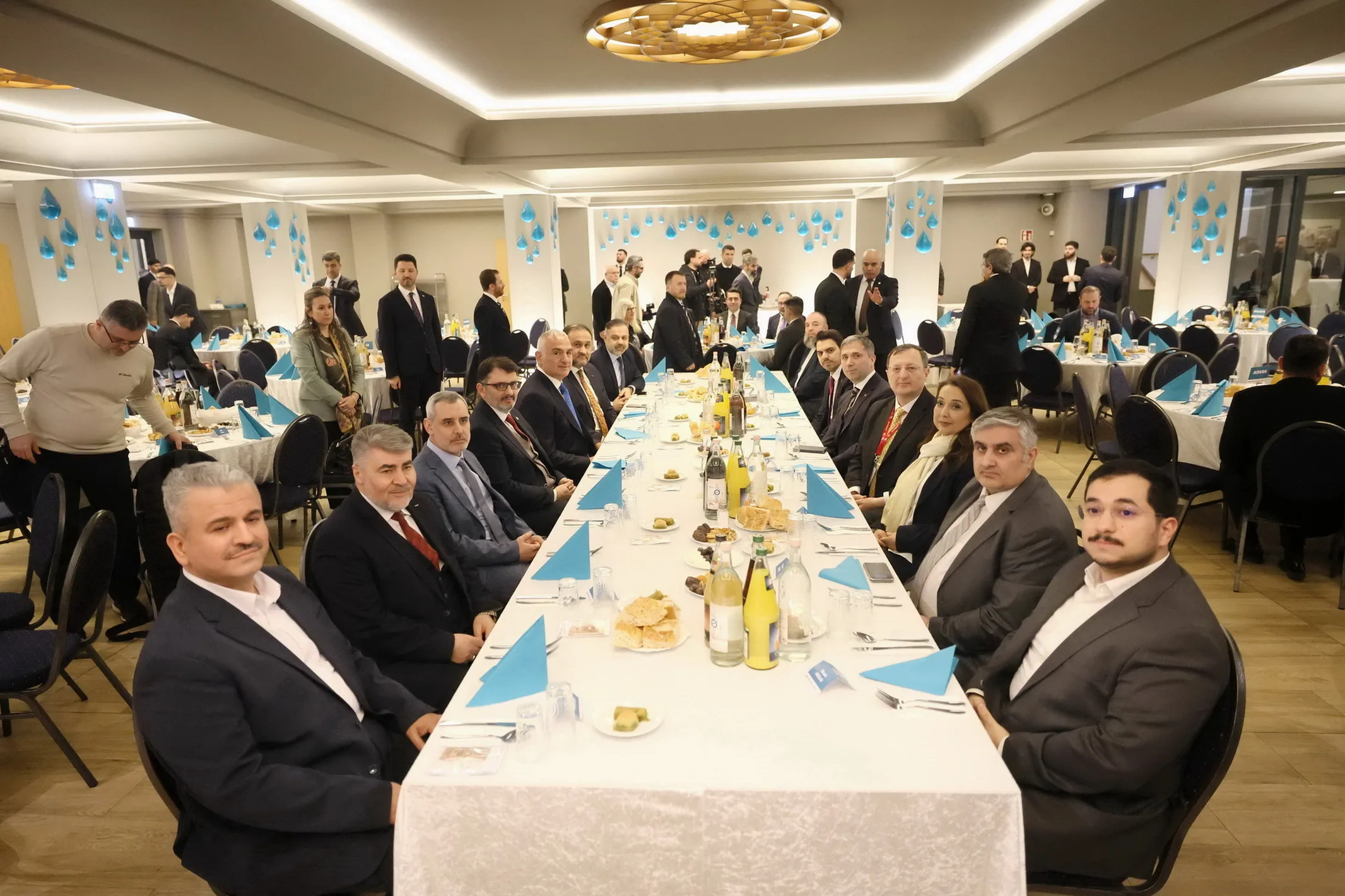 Bakan Ersoy Berlin'de iftar programına katıldı