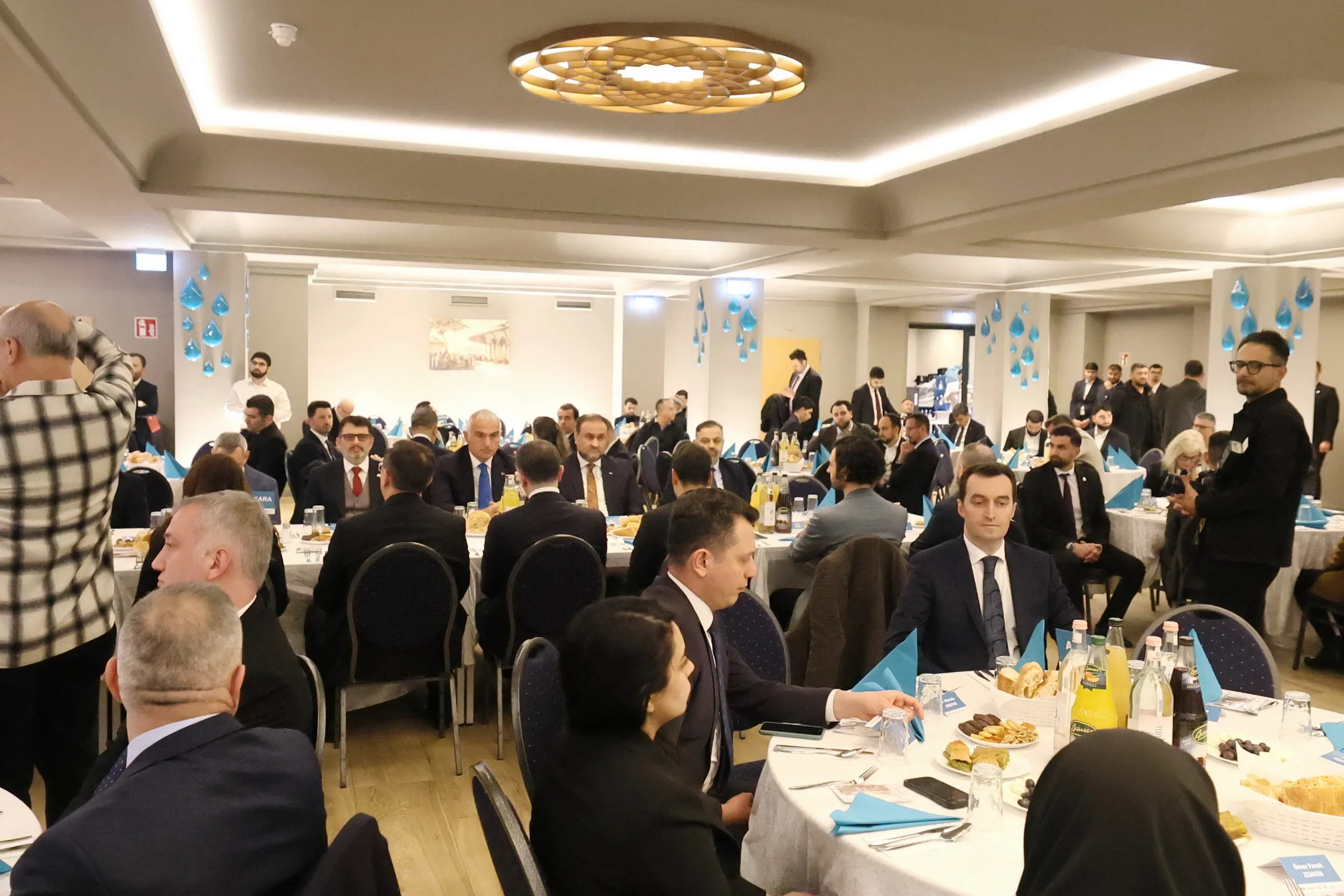 Bakan Ersoy Berlin'de iftar programına katıldı