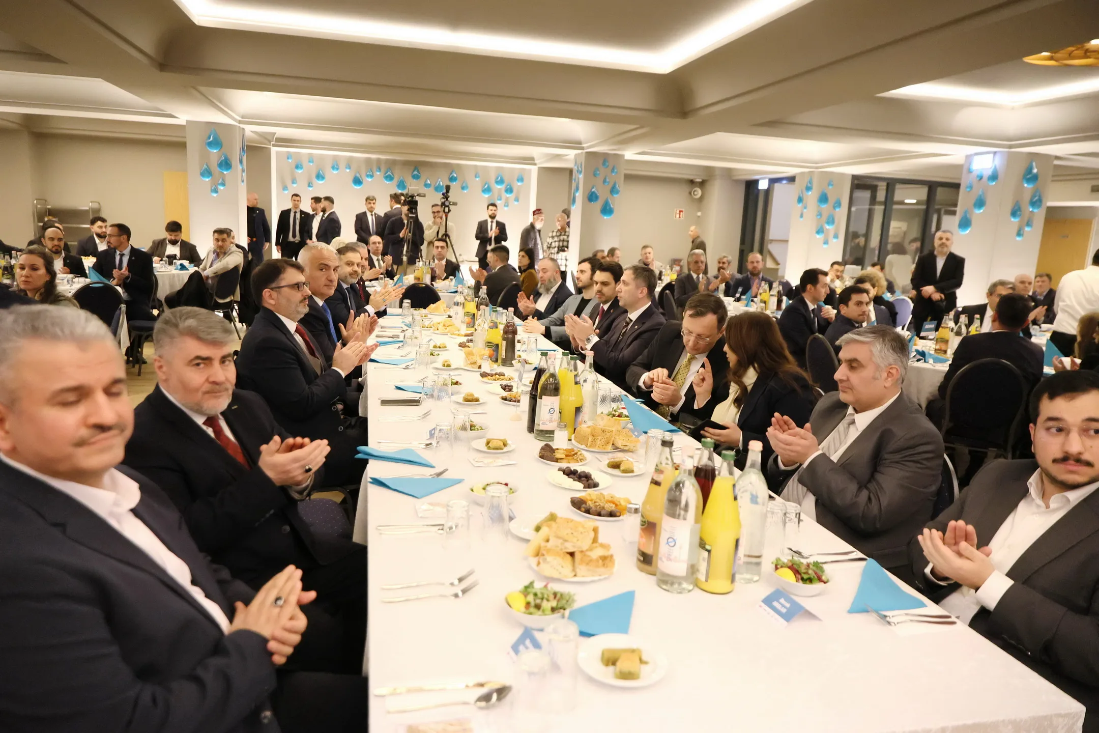 Bakan Ersoy Berlin'de iftar programına katıldı
