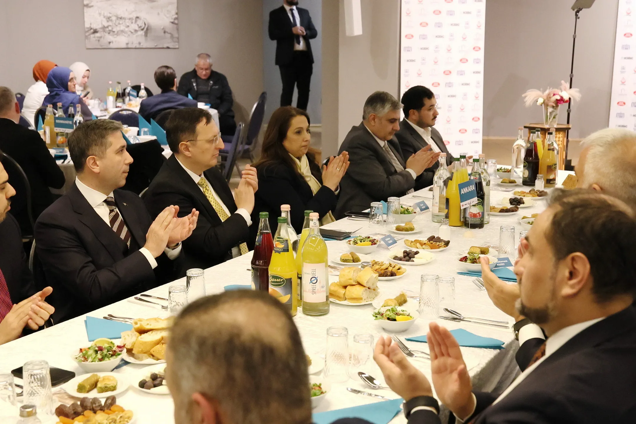 Bakan Ersoy Berlin'de iftar programına katıldı