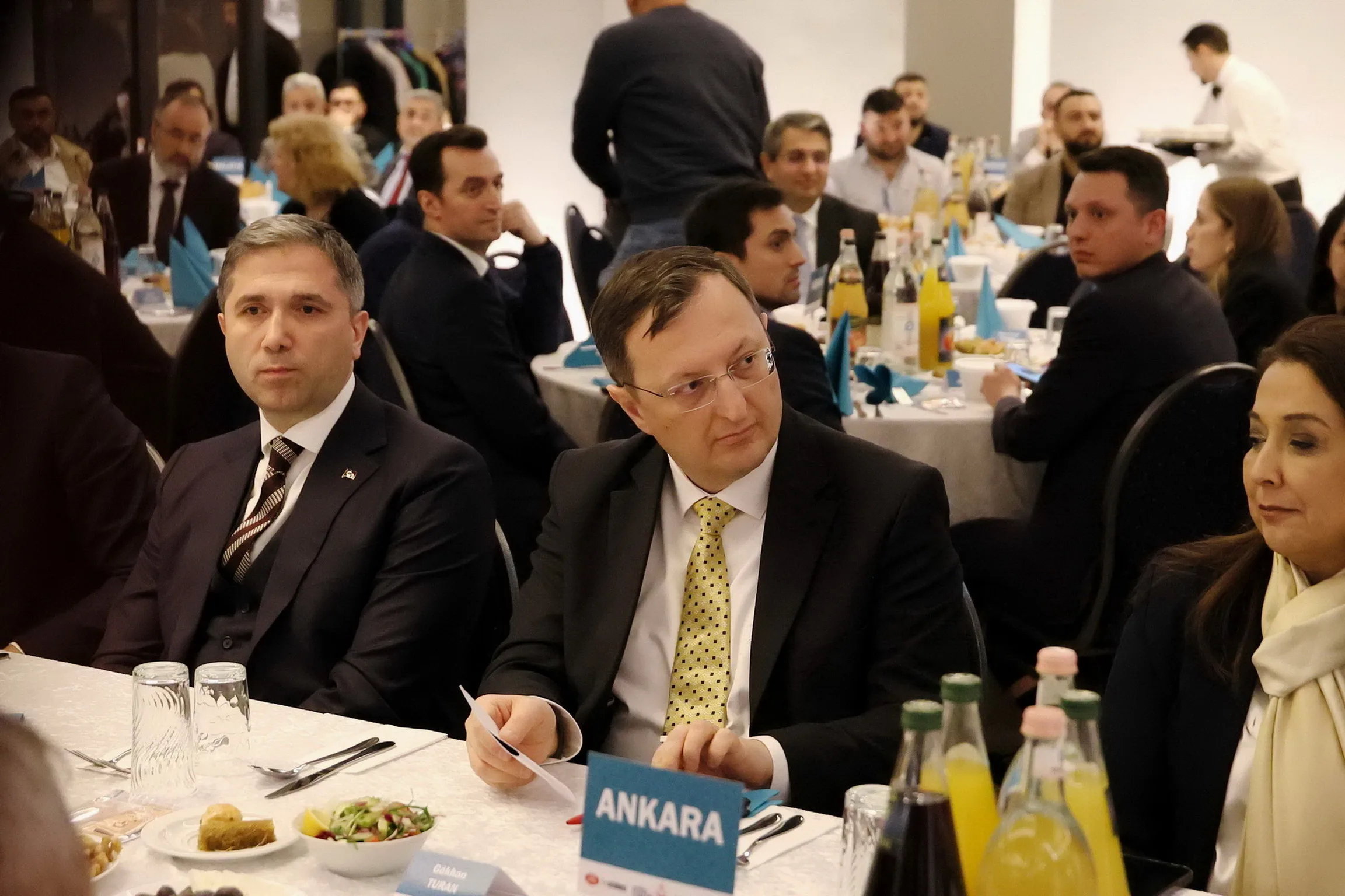 Bakan Ersoy Berlin'de iftar programına katıldı