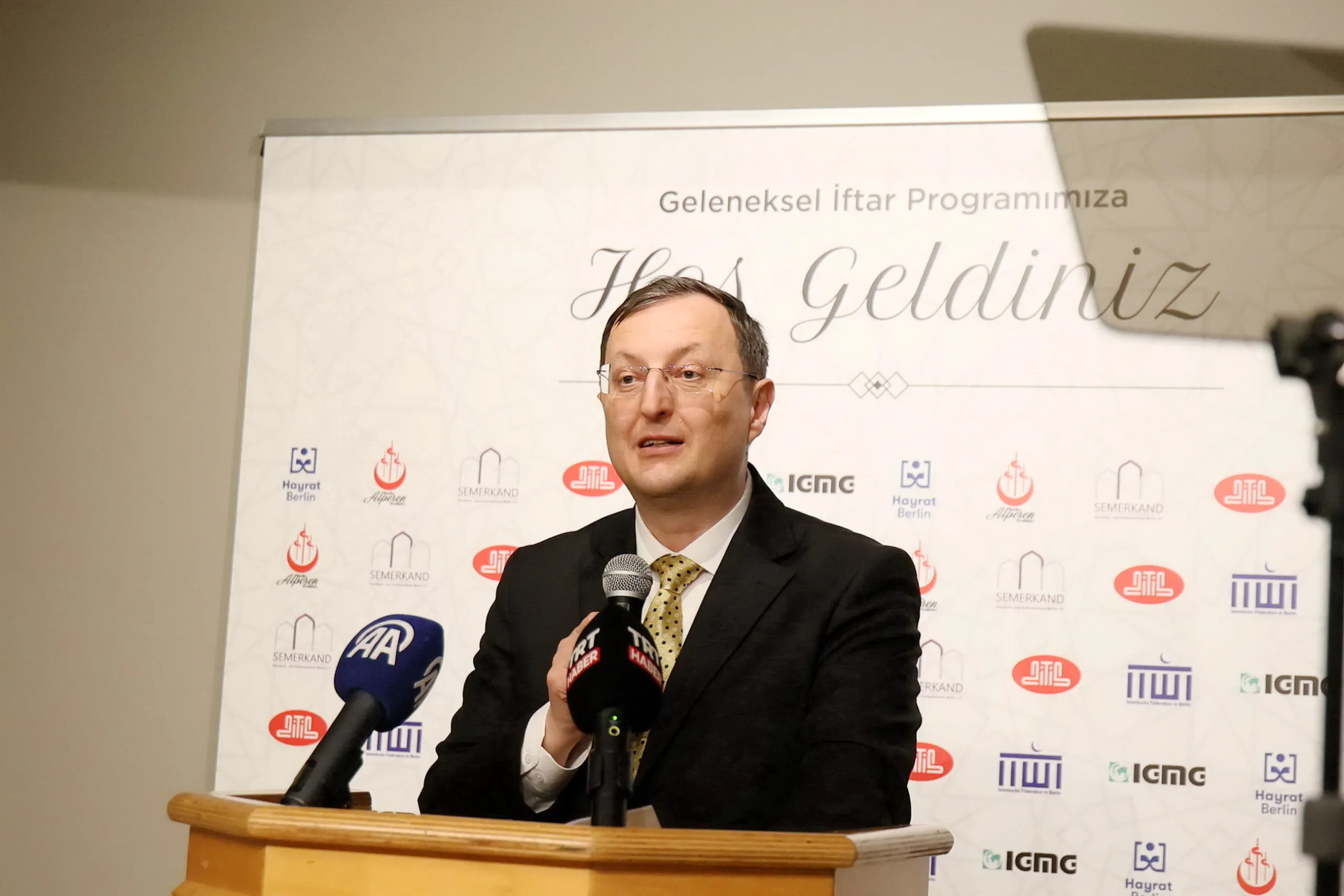 Bakan Ersoy Berlin'de iftar programına katıldı