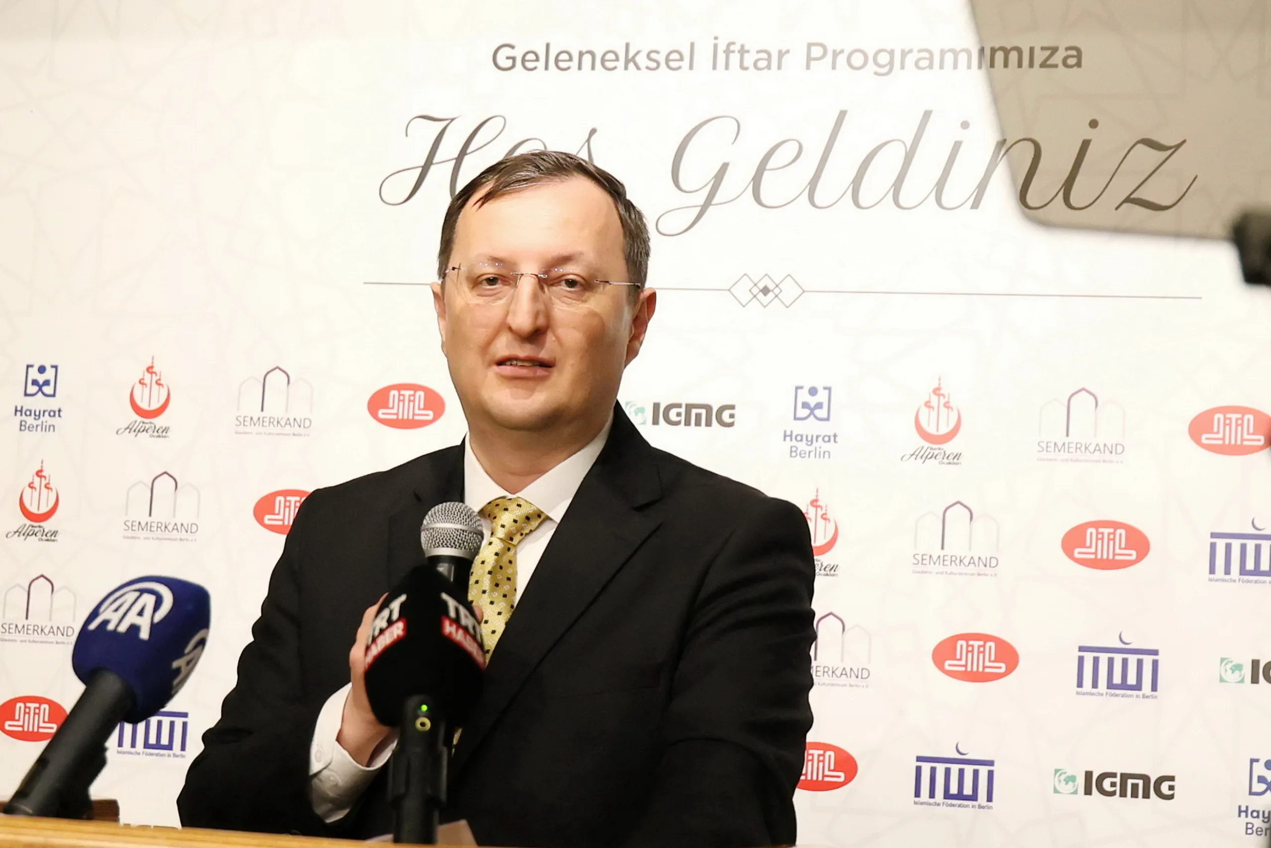 Bakan Ersoy Berlin'de iftar programına katıldı