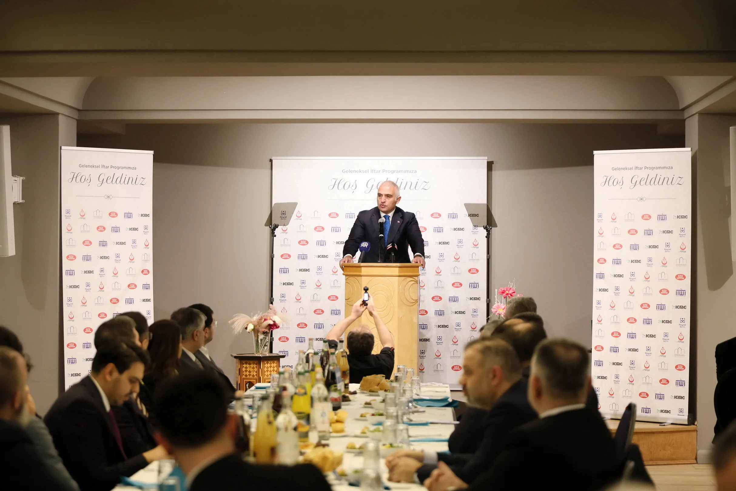 Bakan Ersoy Berlin'de iftar programına katıldı