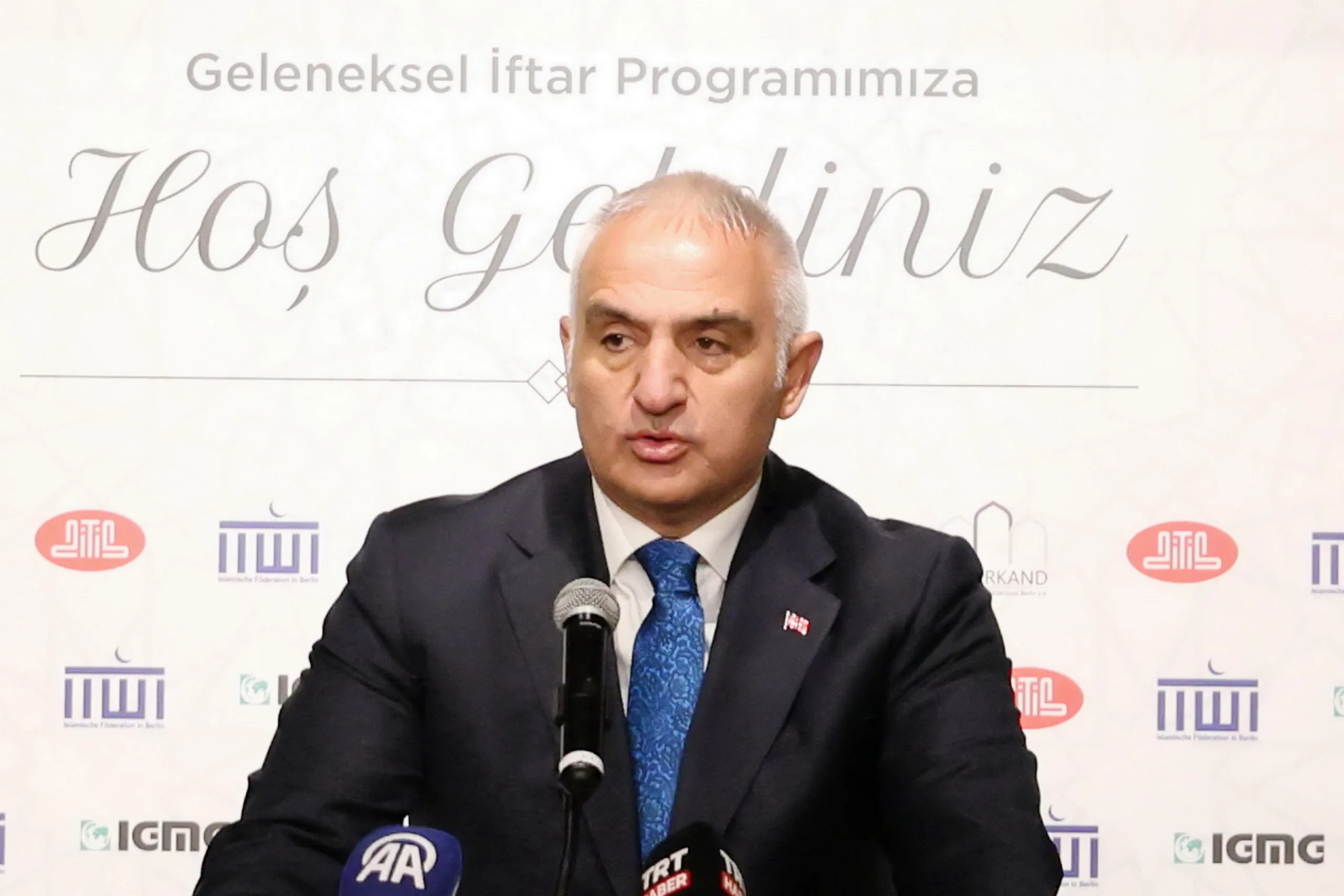Bakan Ersoy Berlin'de iftar programına katıldı