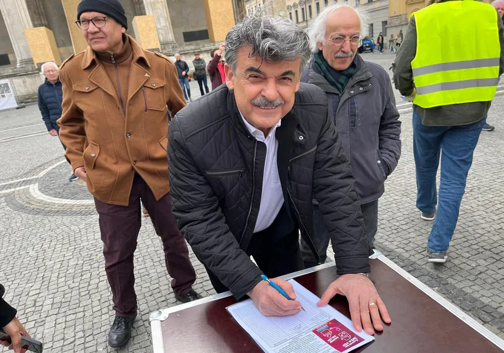 Münih`te İmamoğlu için Başlatılan İmza Kampanyasına Yoğun Destek
