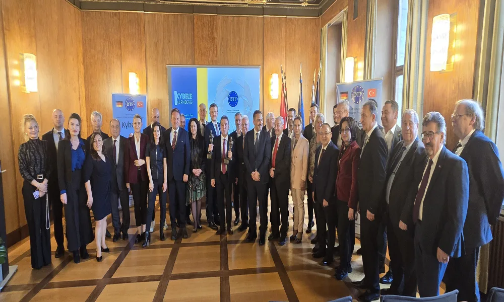 Muhittin Böcek ve Marcus König’e onur ödülü