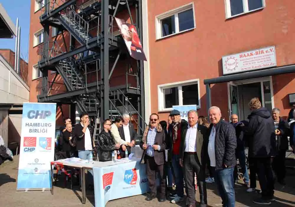 Hamburg'da Dayanışma Sandığına Yoğun İlgi! Ekrem İmamoğlu’na Büyük Destek