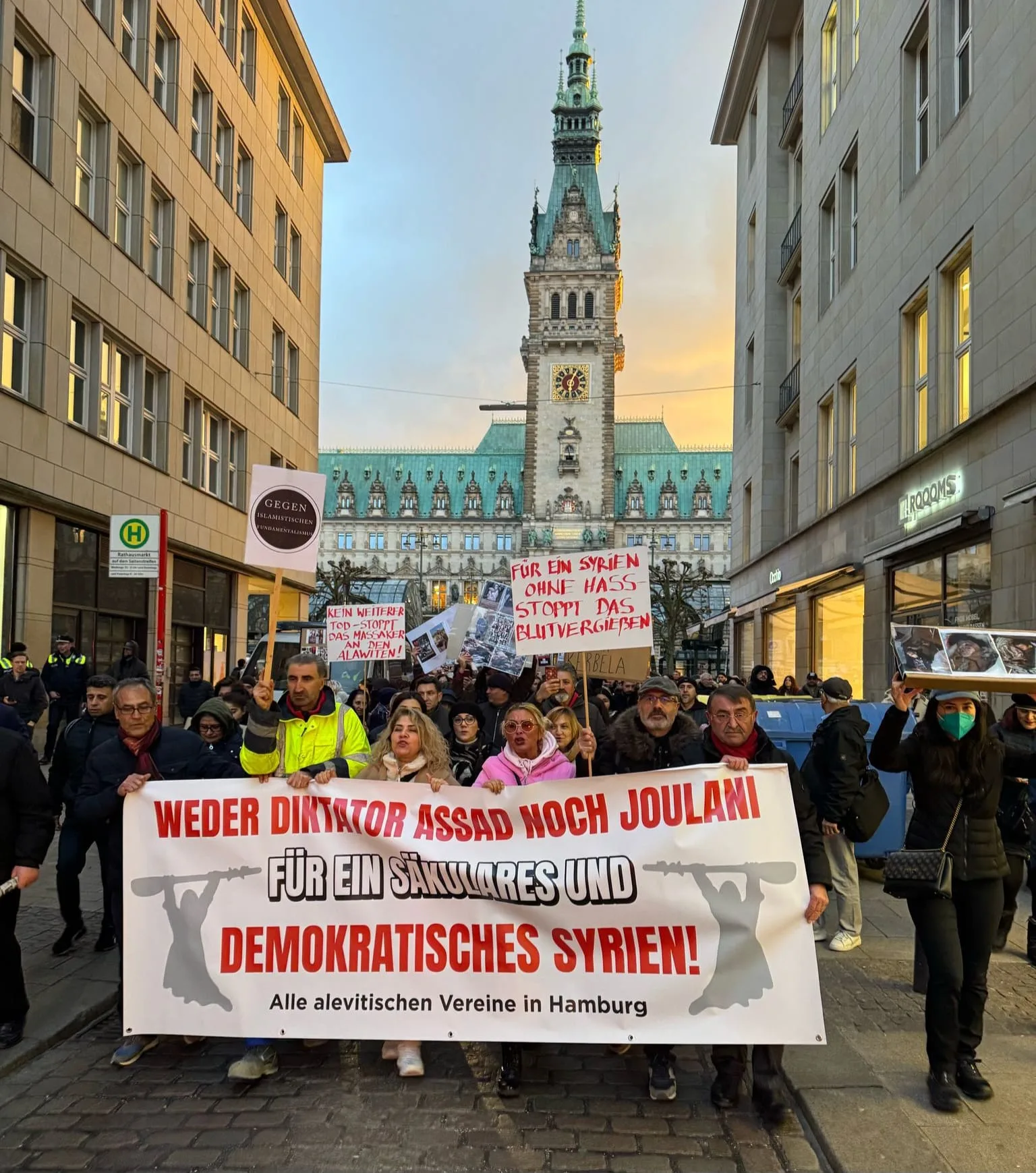 Hamburg, Suriye`deki Alevi Katliamını protesto etti