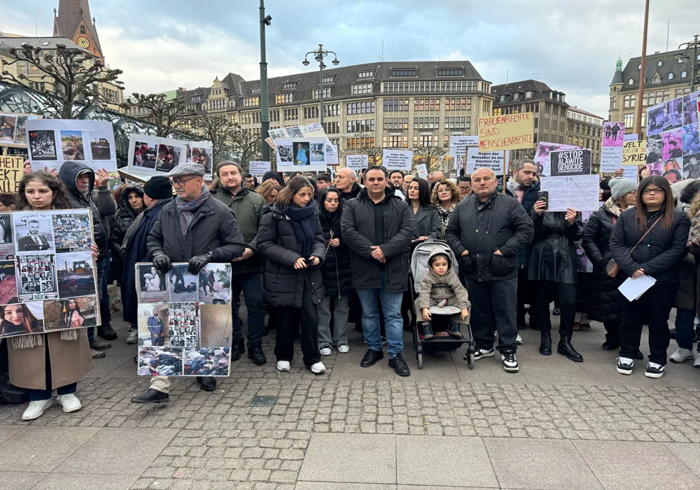 Hamburg, Suriye`deki Alevi Katliamını protesto etti