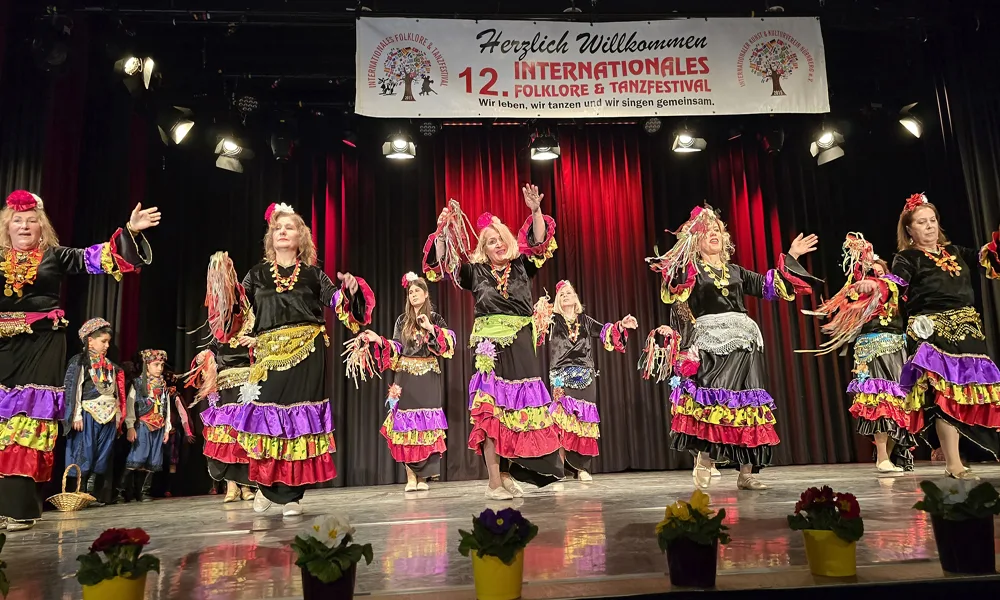 Nürnberg'de Folklor ve Dostluk Rüzgarı Esti