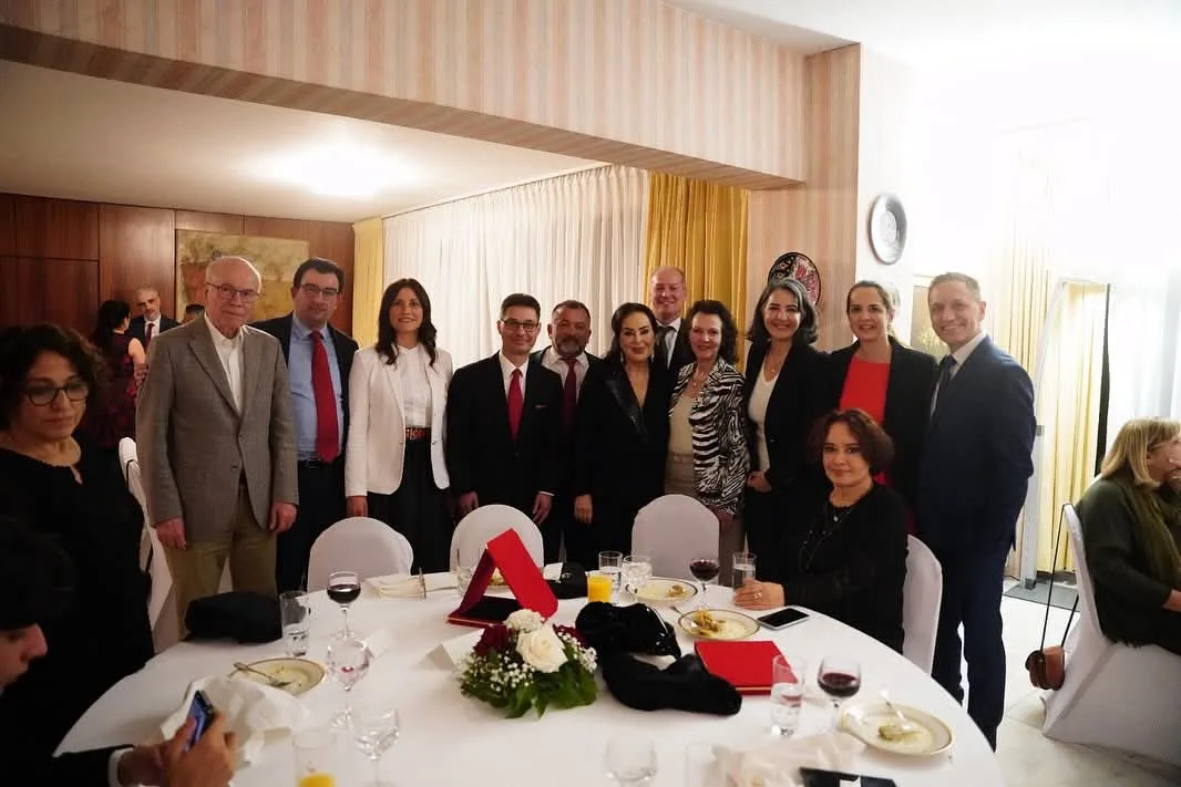 Türkan Şoray ve Müjde Ar Münih’te Onur Konuğu Oldu!