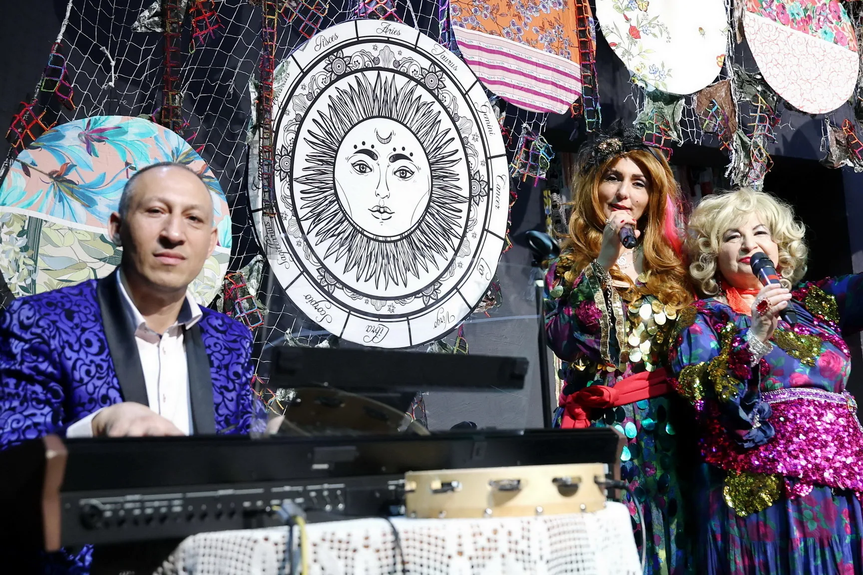 Yılmaz Arıkan’dan Yeni Müzikal Komedi: “KARAM – Kral Çingene” Berlin’de Prömiyer Yaptı