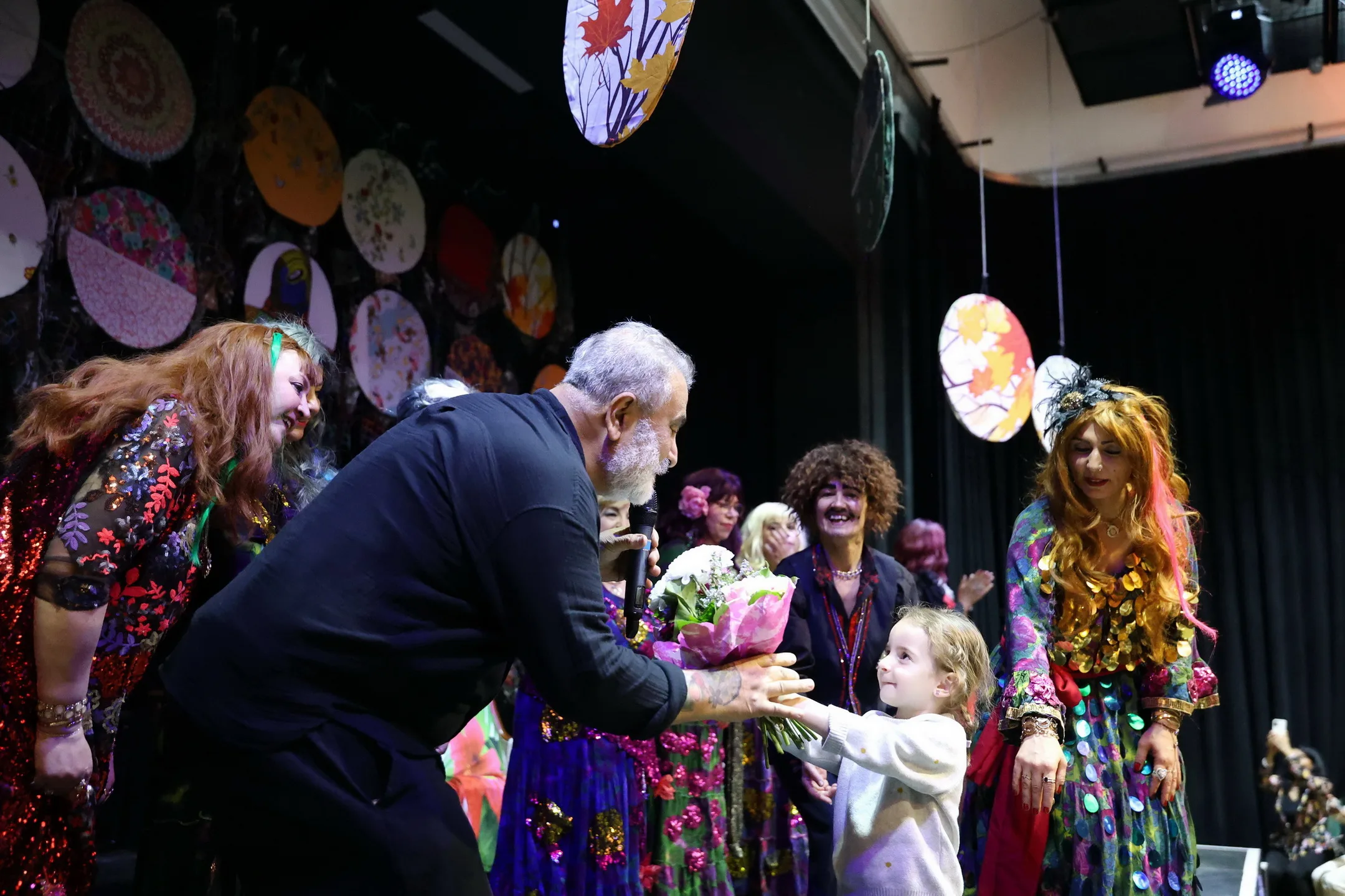 Yılmaz Arıkan’dan Yeni Müzikal Komedi: “KARAM – Kral Çingene” Berlin’de Prömiyer Yaptı