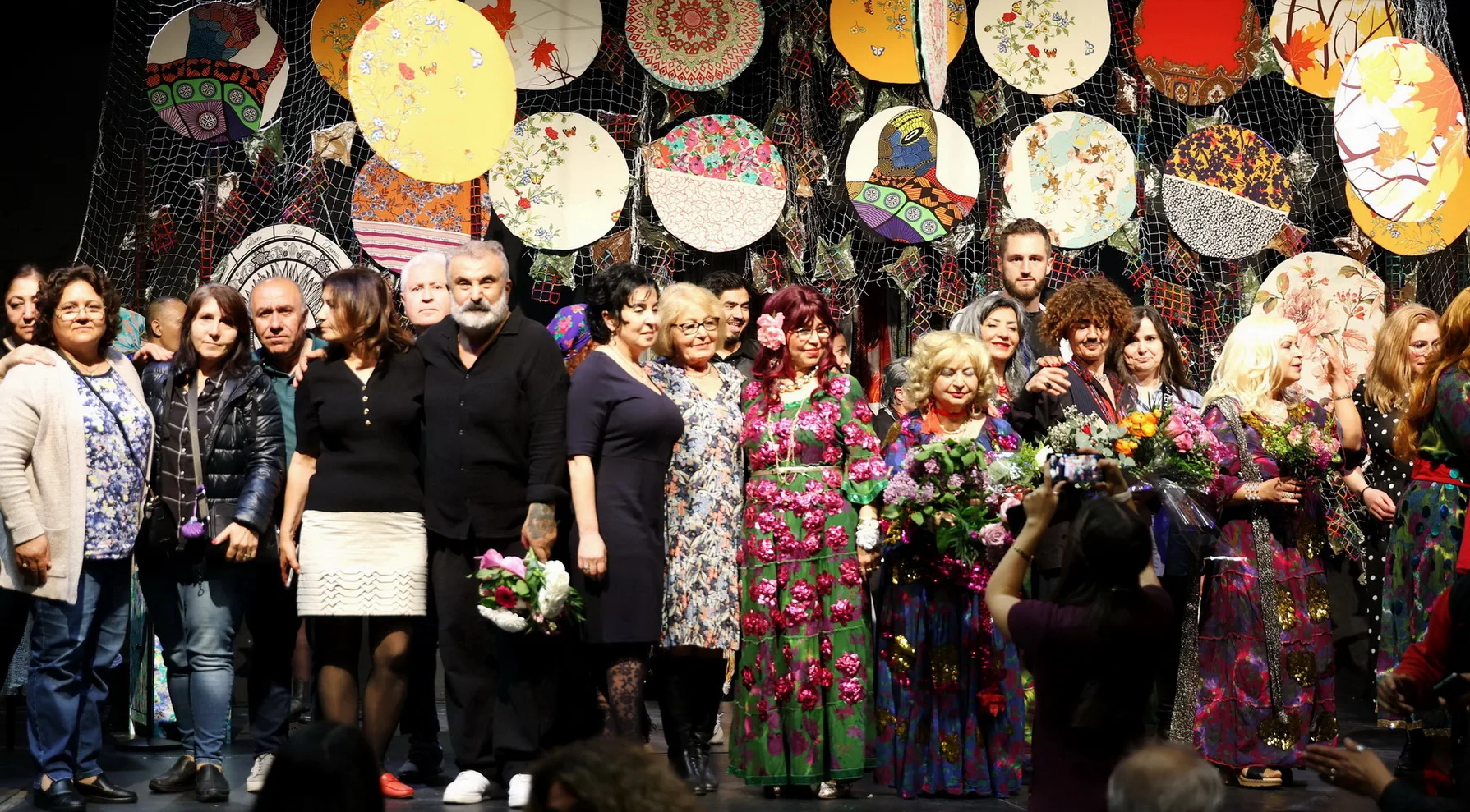 Yılmaz Arıkan’dan Yeni Müzikal Komedi: “KARAM – Kral Çingene” Berlin’de Prömiyer Yaptı