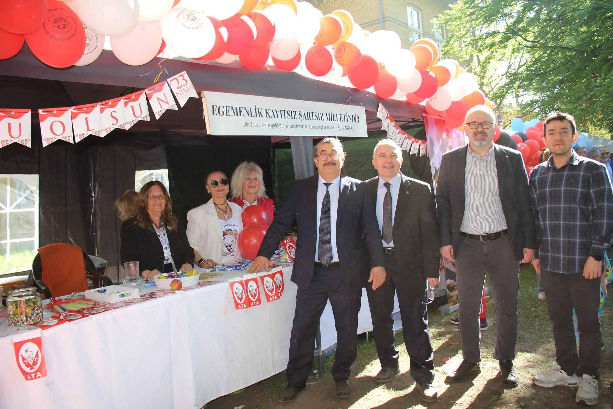 Hamburg'da 23 Nisan Ulusal Egemenlik ve Çocuk Bayramı Coşkuyla Kutlandı