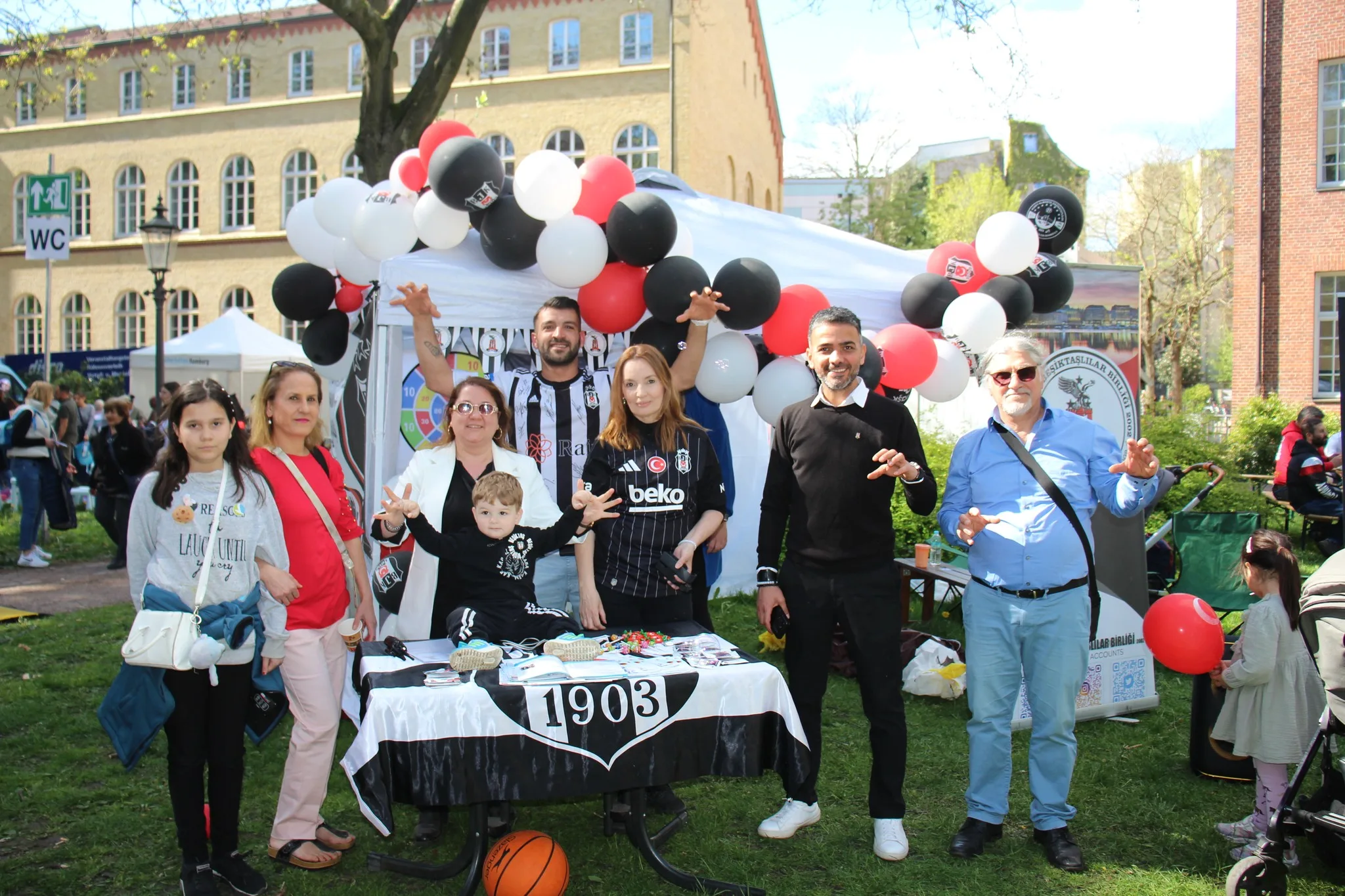 HAMBURG'DA 23 NİSAN COŞKUSU GÖKYÜZÜNE TAŞTI!