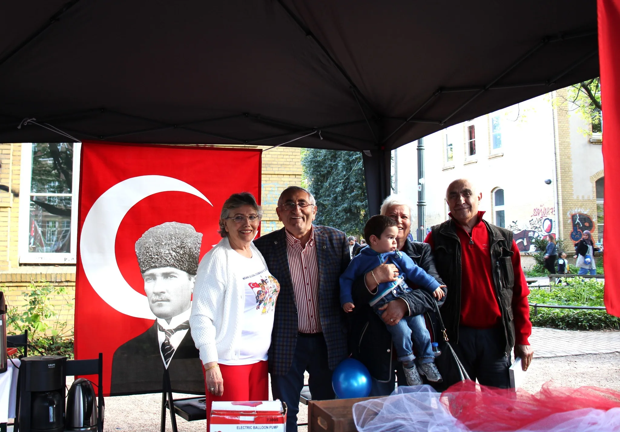 Hamburg'da 23 Nisan Ulusal Egemenlik ve Çocuk Bayramı Coşkuyla Kutlandı