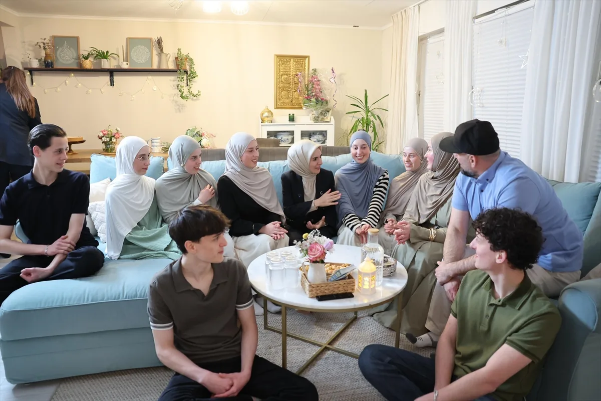 Bakanı Göktaş, "Berlinli Altızlar"ın evine konuk oldu