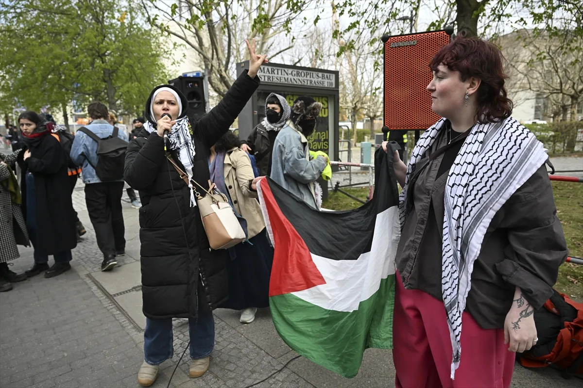 Berlin’de ‘sınır dışı’ protestosu
