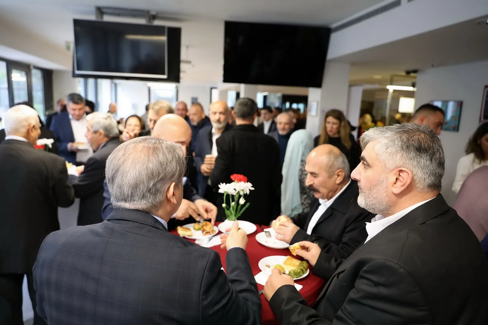Berlin Başkonsolosluğu'nda Ramazan Bayramı Coşkuyla Kutlandı