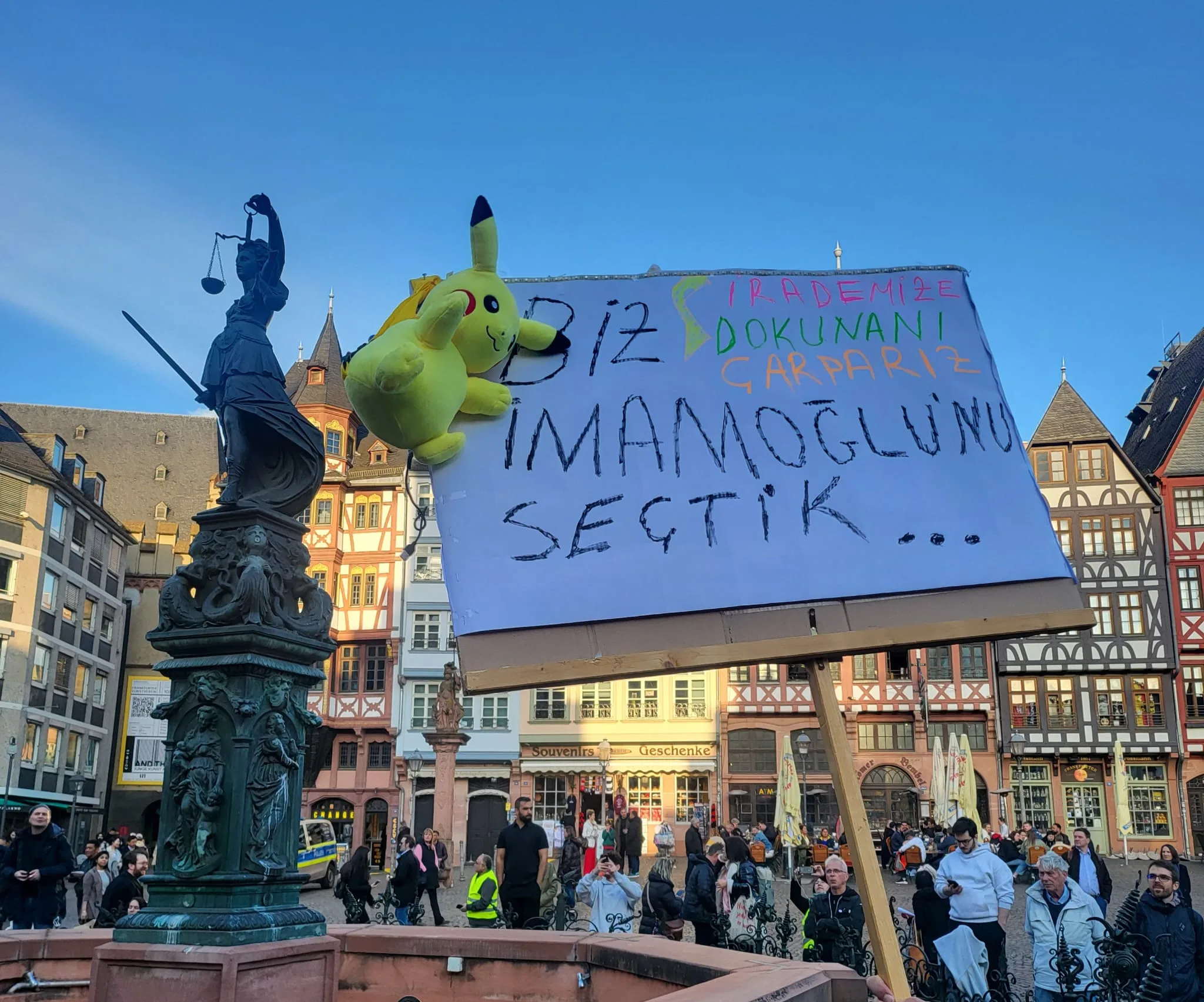 Frankfurt’ta üçüncü dayanışma mitingi
