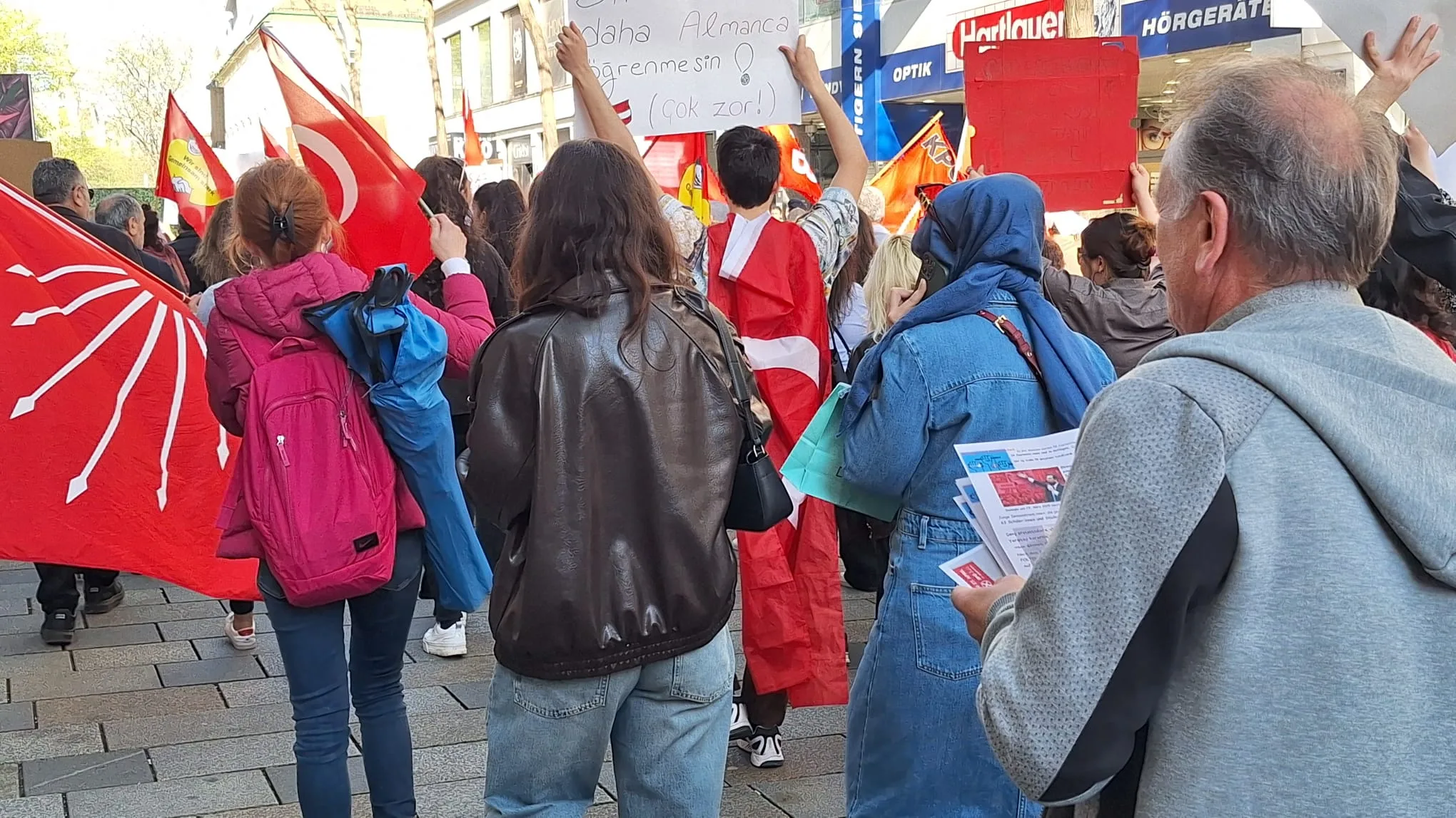 Viyana'da “Her yer Taksim her yer direniş” sloganları