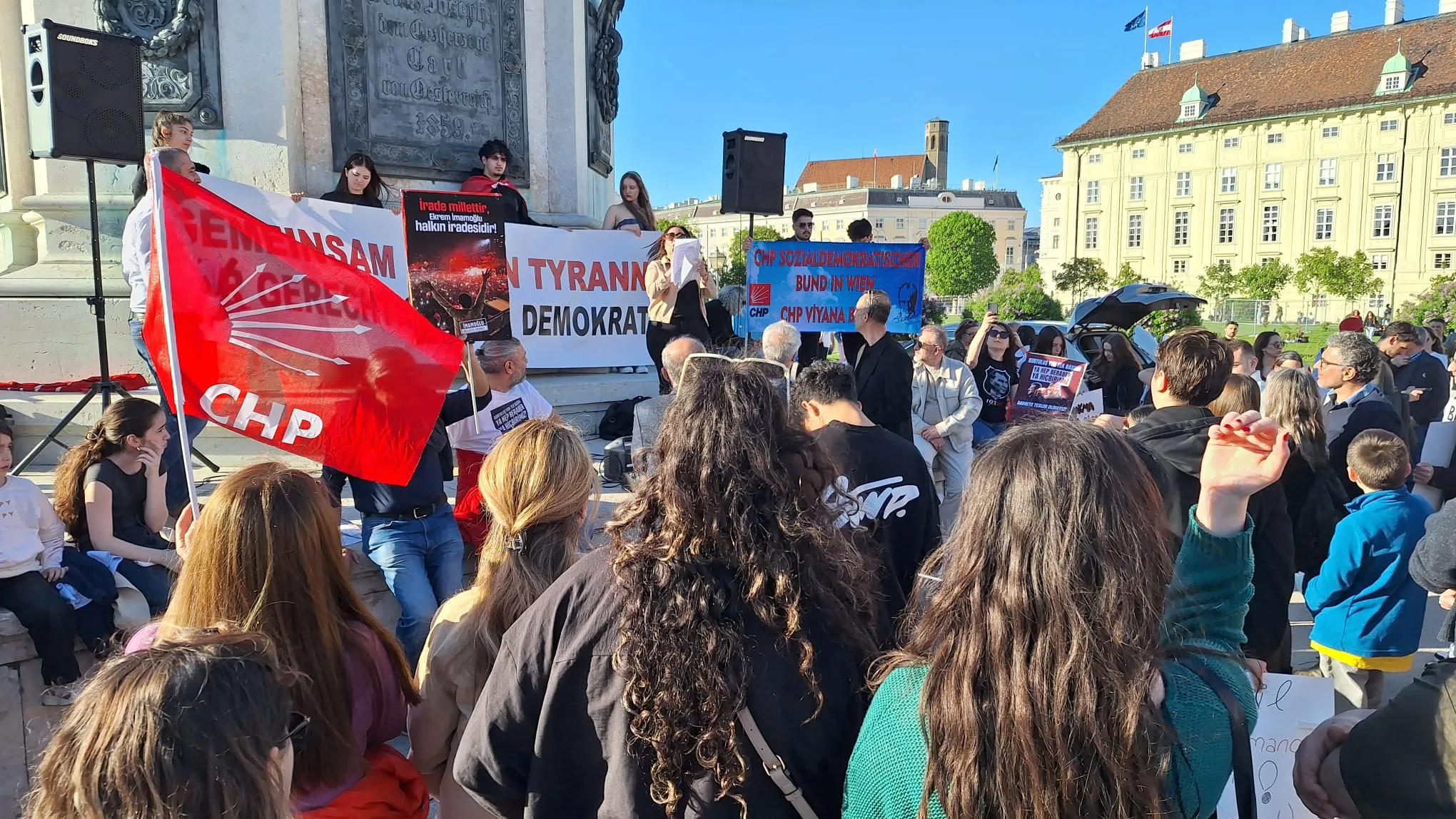 Viyana'da “Her yer Taksim her yer direniş” sloganları