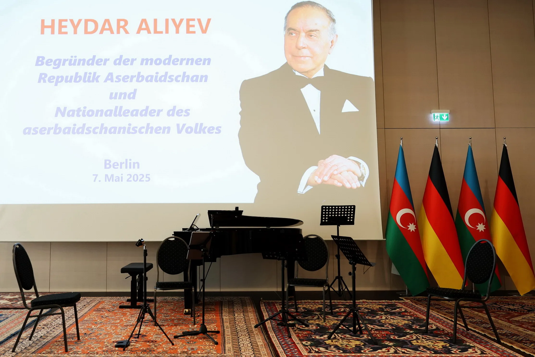 Berlin’de Haydar Aliyev’in 102. Doğum Günü Coşkuyla Kutlandı