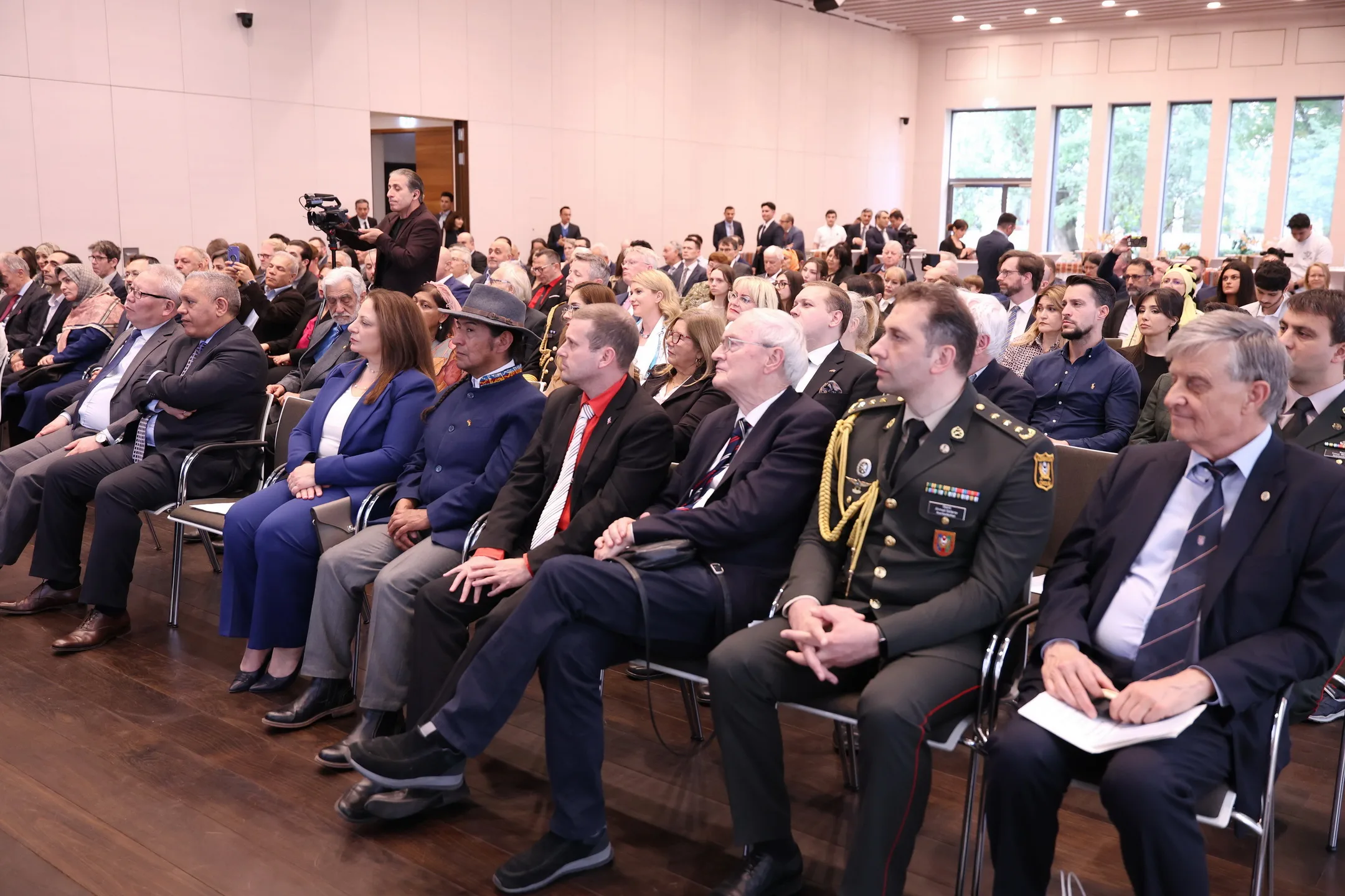 Berlin’de Haydar Aliyev’in 102. Doğum Günü Coşkuyla Kutlandı