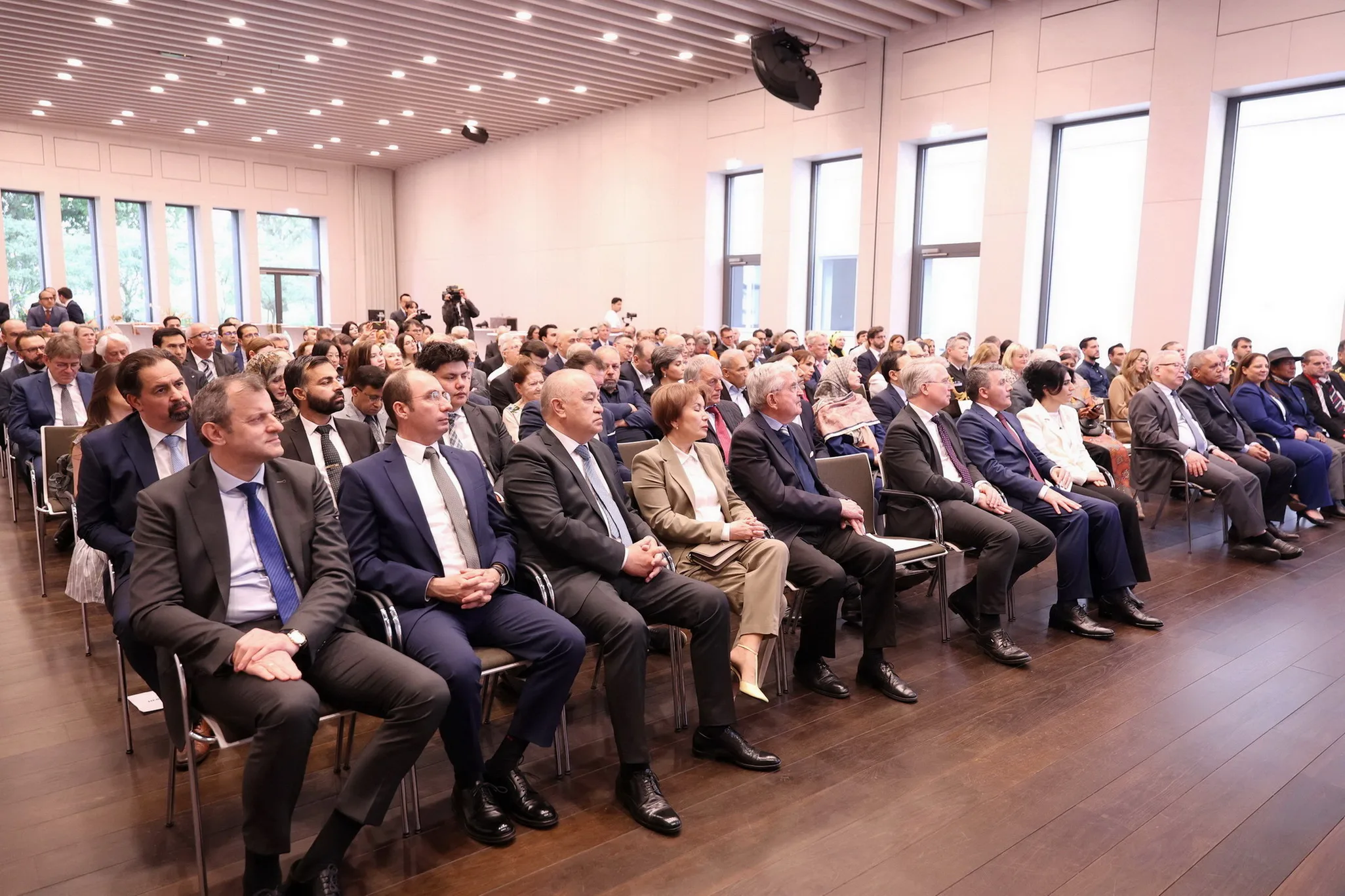 Berlin’de Haydar Aliyev’in 102. Doğum Günü Coşkuyla Kutlandı