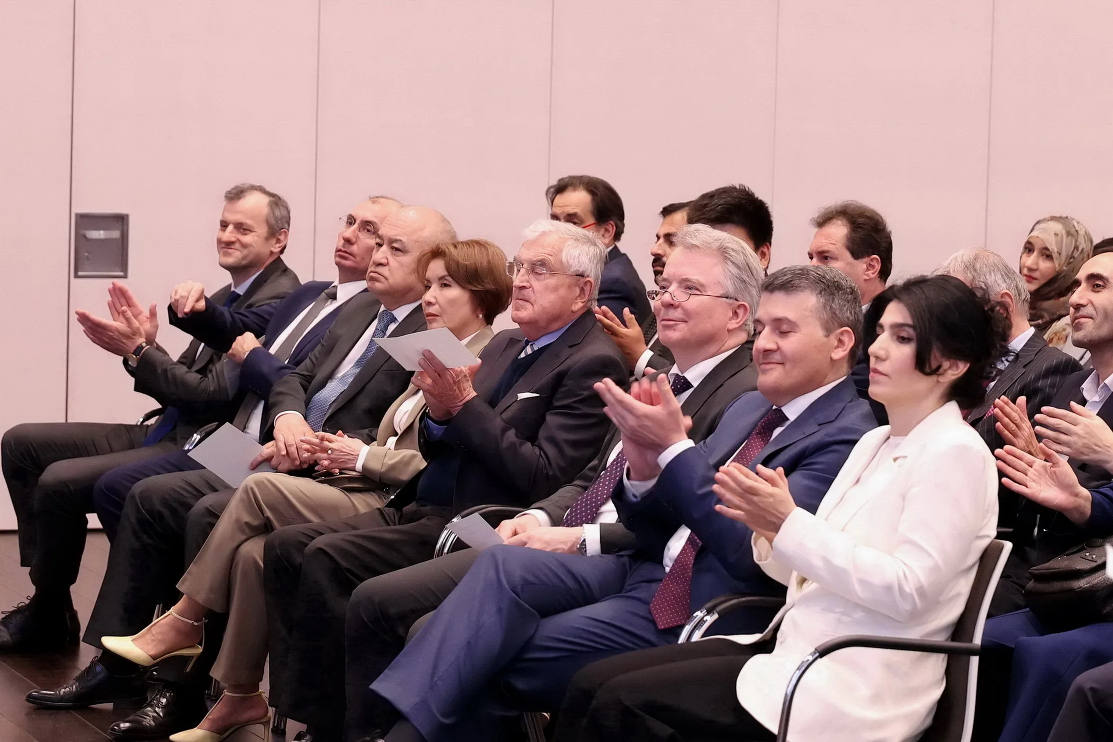 Berlin’de Haydar Aliyev’in 102. Doğum Günü Coşkuyla Kutlandı