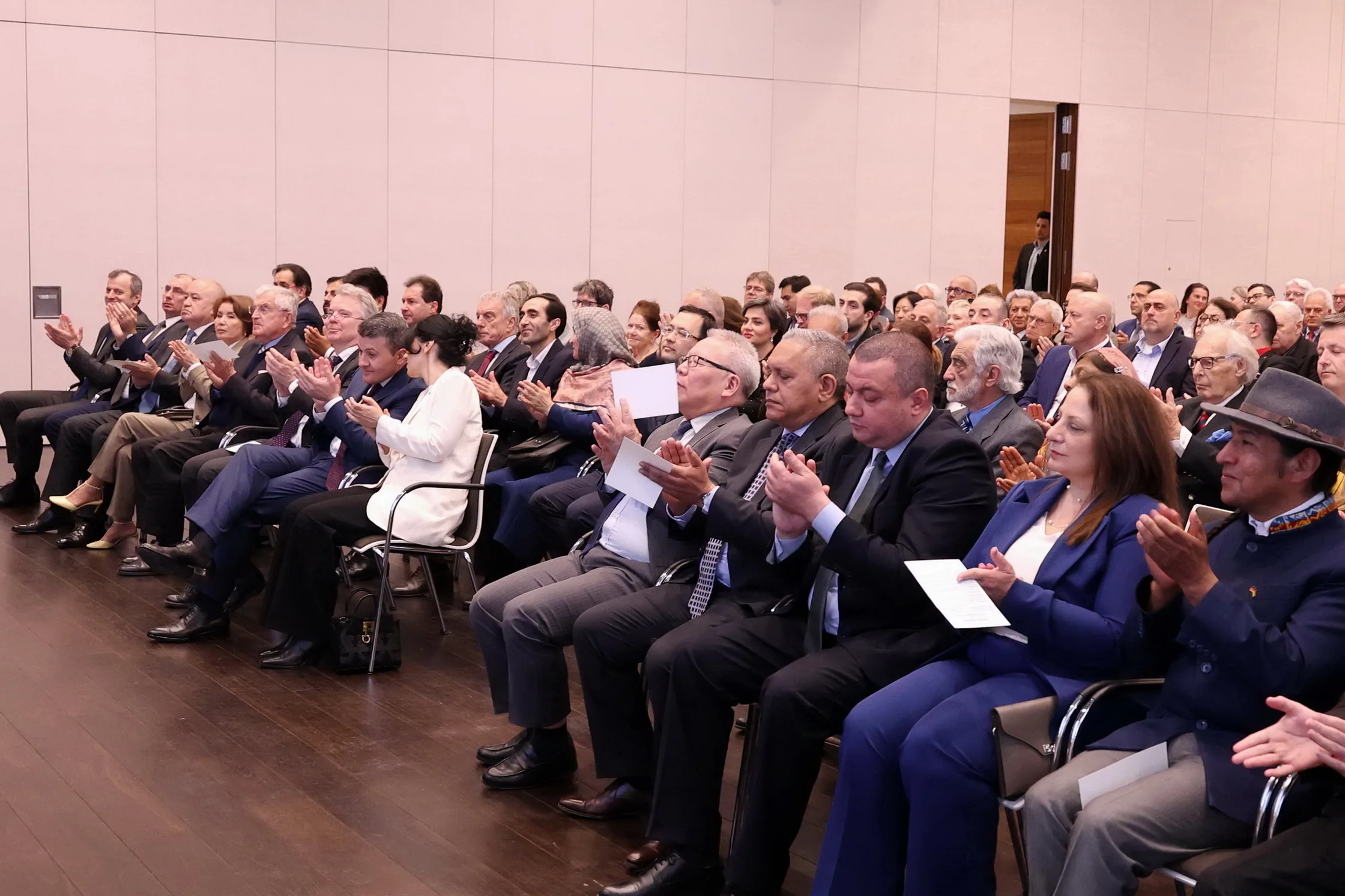 Berlin’de Haydar Aliyev’in 102. Doğum Günü Coşkuyla Kutlandı