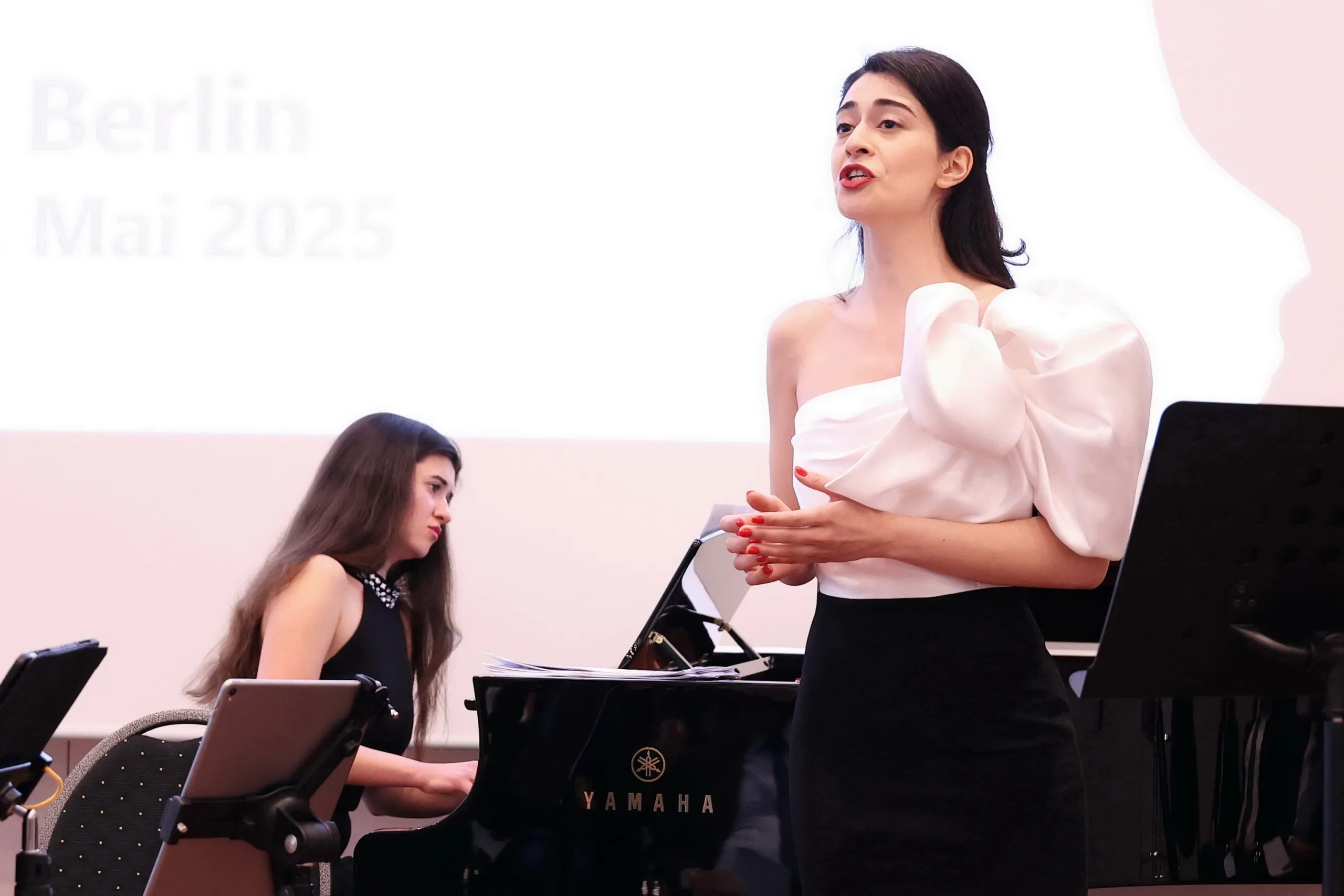 Berlin’de Haydar Aliyev’in 102. Doğum Günü Coşkuyla Kutlandı